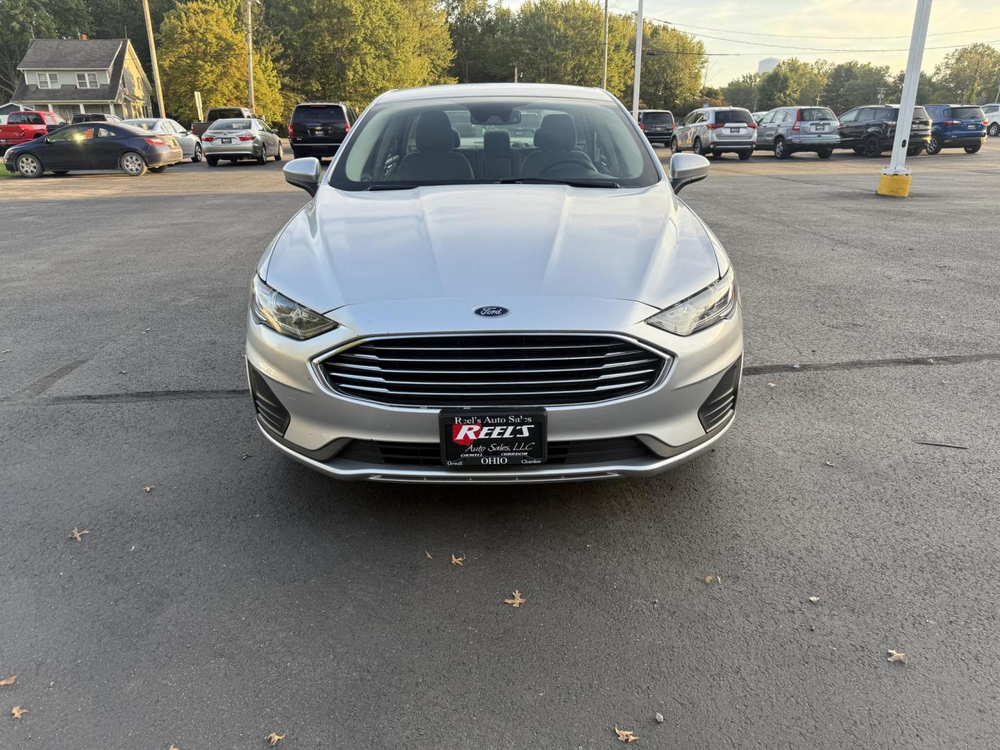 2019 Silver /Black Ford Fusion Hybrid SE (3FA6P0LU3KR) with an 2.0L I4 DOHC 16V HYBRID engine, Automatic transmission, located at 547 E. Main St., Orwell, OH, 44076, (440) 437-5893, 41.535435, -80.847855 - This 2019 Ford Fusion SE Hybrid SE is a well-appointed midsize sedan that skillfully blends fuel efficiency, comfort, and the latest driver-assist technology. Powered by a 2.0-liter inline-four hybrid engine, it delivers an impressive 42 MPG combined, making it a smart choice for those seeking to sa - Photo#1