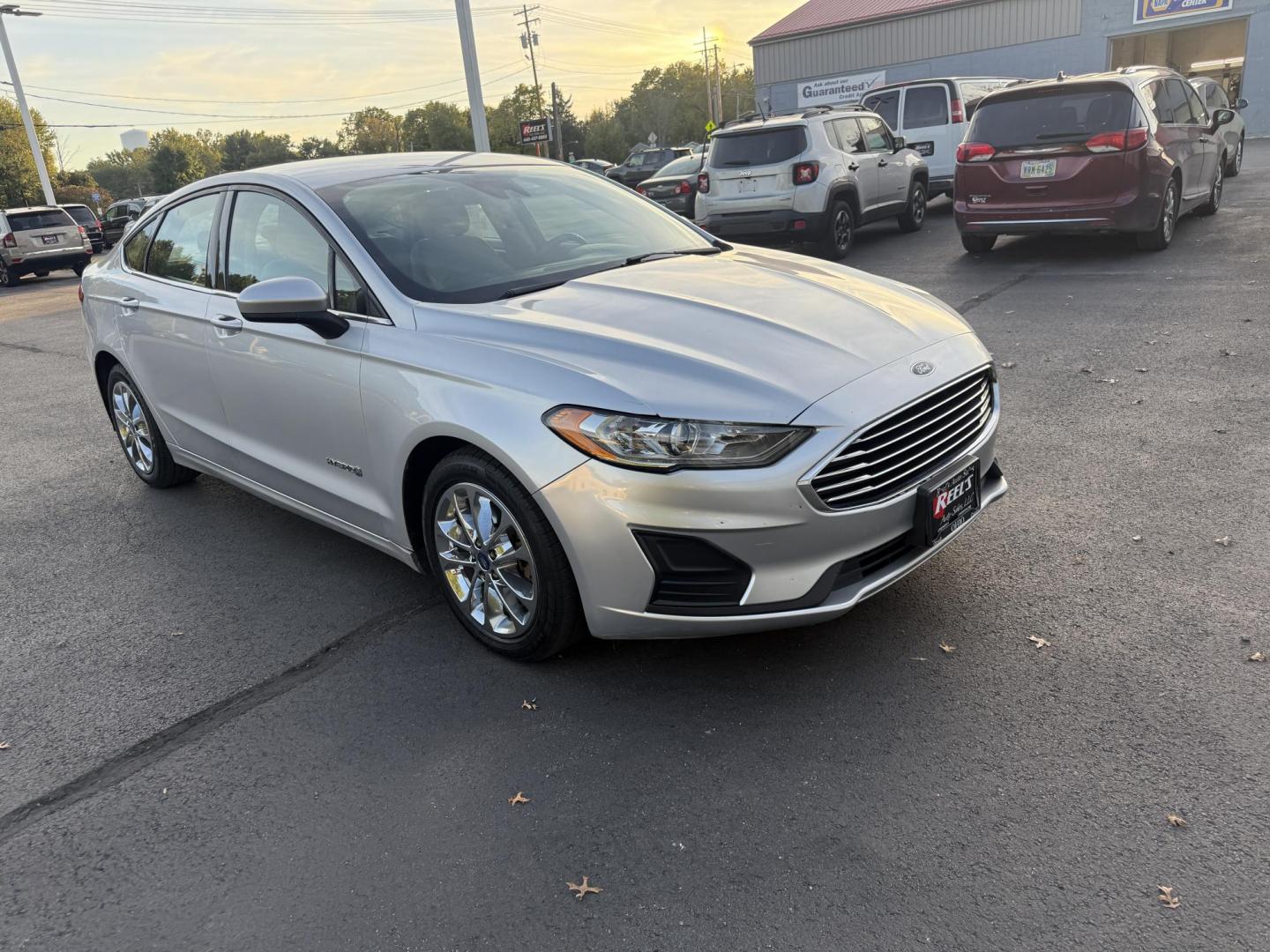 2019 Silver /Black Ford Fusion Hybrid SE (3FA6P0LU3KR) with an 2.0L I4 DOHC 16V HYBRID engine, Automatic transmission, located at 547 E. Main St., Orwell, OH, 44076, (440) 437-5893, 41.535435, -80.847855 - This 2019 Ford Fusion SE Hybrid SE is a well-appointed midsize sedan that skillfully blends fuel efficiency, comfort, and the latest driver-assist technology. Powered by a 2.0-liter inline-four hybrid engine, it delivers an impressive 42 MPG combined, making it a smart choice for those seeking to sa - Photo#2