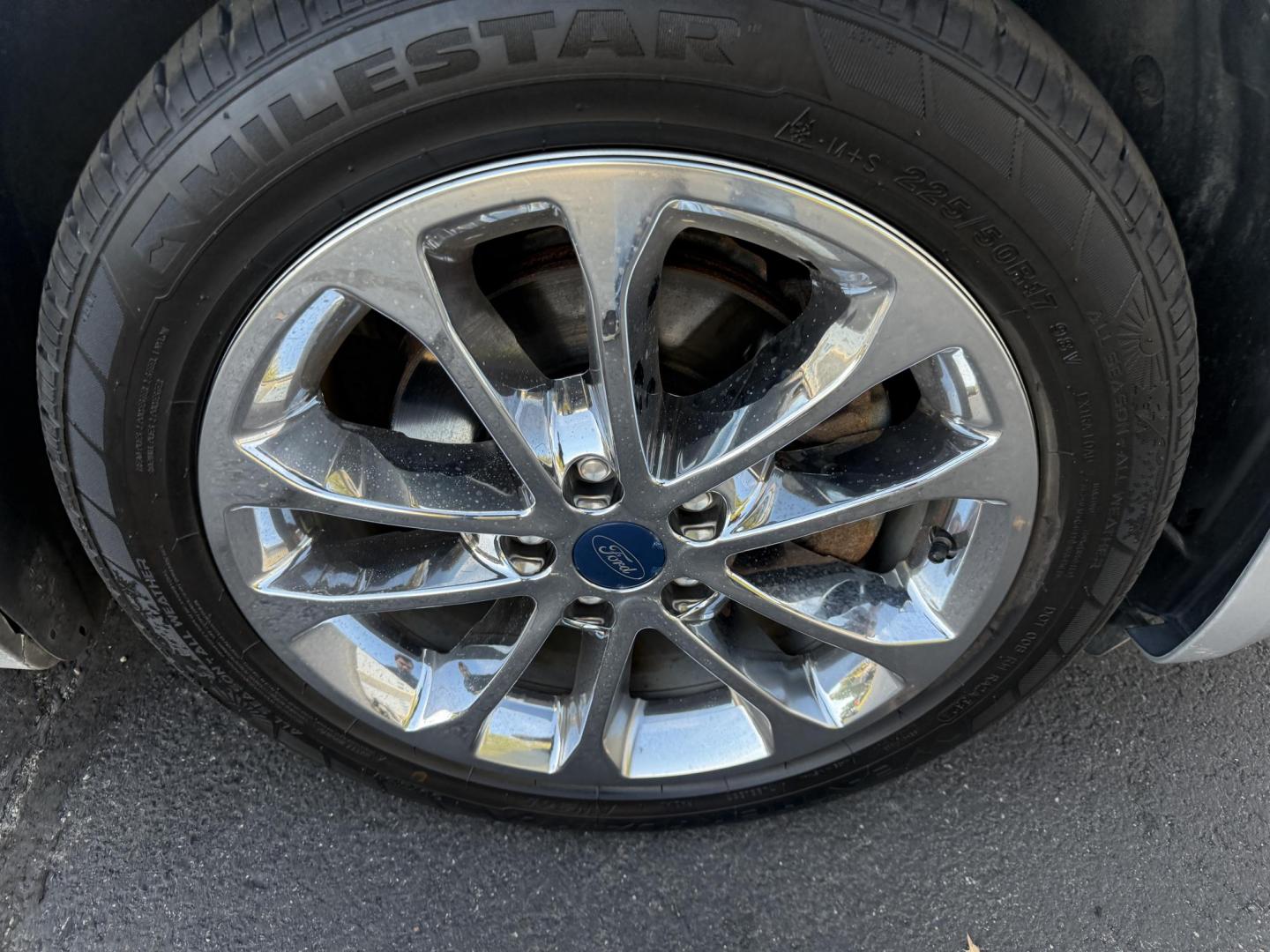 2019 Silver /Black Ford Fusion Hybrid SE (3FA6P0LU3KR) with an 2.0L I4 DOHC 16V HYBRID engine, Automatic transmission, located at 547 E. Main St., Orwell, OH, 44076, (440) 437-5893, 41.535435, -80.847855 - This 2019 Ford Fusion SE Hybrid SE is a well-appointed midsize sedan that skillfully blends fuel efficiency, comfort, and the latest driver-assist technology. Powered by a 2.0-liter inline-four hybrid engine, it delivers an impressive 42 MPG combined, making it a smart choice for those seeking to sa - Photo#4
