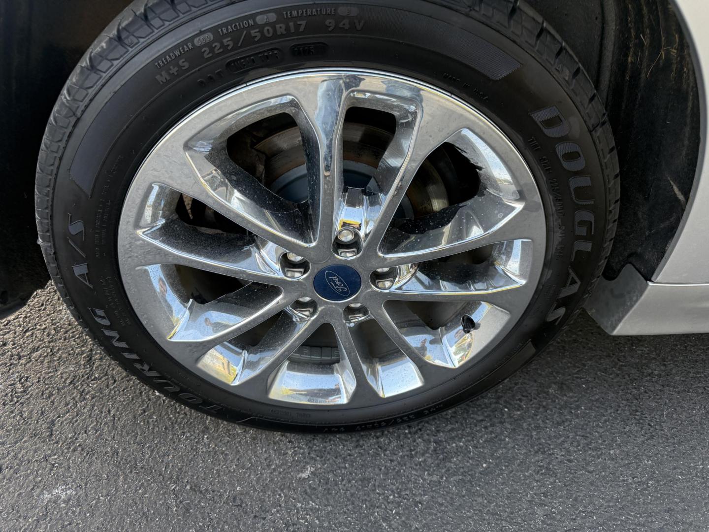 2019 Silver /Black Ford Fusion Hybrid SE (3FA6P0LU3KR) with an 2.0L I4 DOHC 16V HYBRID engine, Automatic transmission, located at 547 E. Main St., Orwell, OH, 44076, (440) 437-5893, 41.535435, -80.847855 - This 2019 Ford Fusion SE Hybrid SE is a well-appointed midsize sedan that skillfully blends fuel efficiency, comfort, and the latest driver-assist technology. Powered by a 2.0-liter inline-four hybrid engine, it delivers an impressive 42 MPG combined, making it a smart choice for those seeking to sa - Photo#6