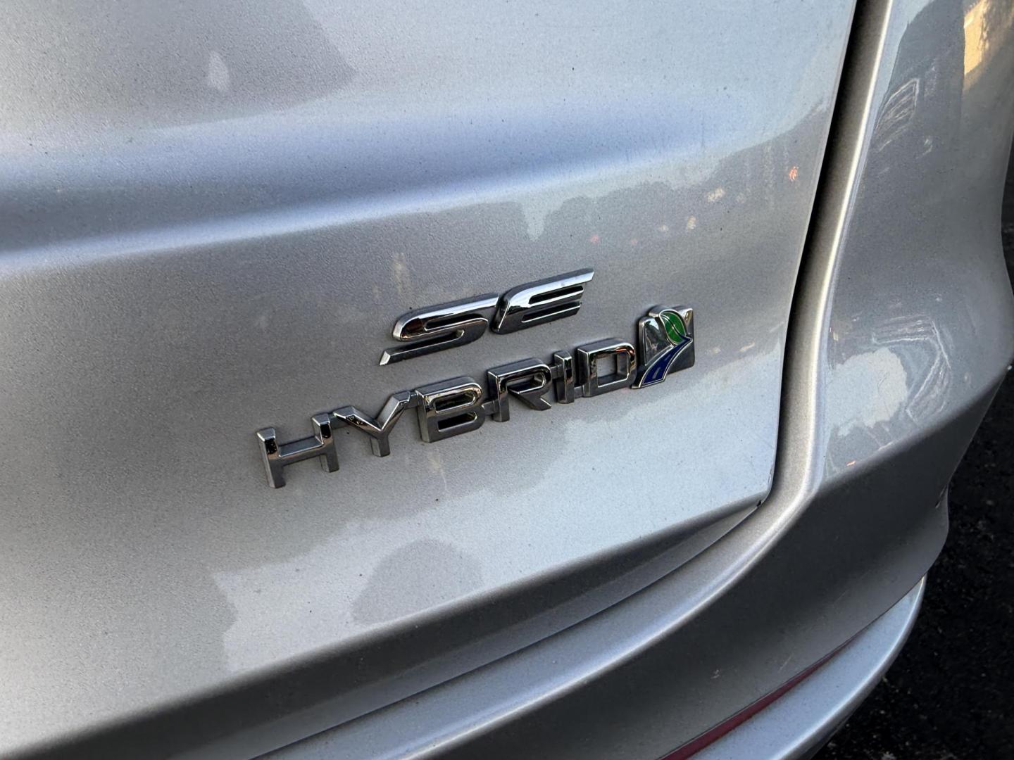 2019 Silver /Black Ford Fusion Hybrid SE (3FA6P0LU3KR) with an 2.0L I4 DOHC 16V HYBRID engine, Automatic transmission, located at 547 E. Main St., Orwell, OH, 44076, (440) 437-5893, 41.535435, -80.847855 - This 2019 Ford Fusion SE Hybrid SE is a well-appointed midsize sedan that skillfully blends fuel efficiency, comfort, and the latest driver-assist technology. Powered by a 2.0-liter inline-four hybrid engine, it delivers an impressive 42 MPG combined, making it a smart choice for those seeking to sa - Photo#9