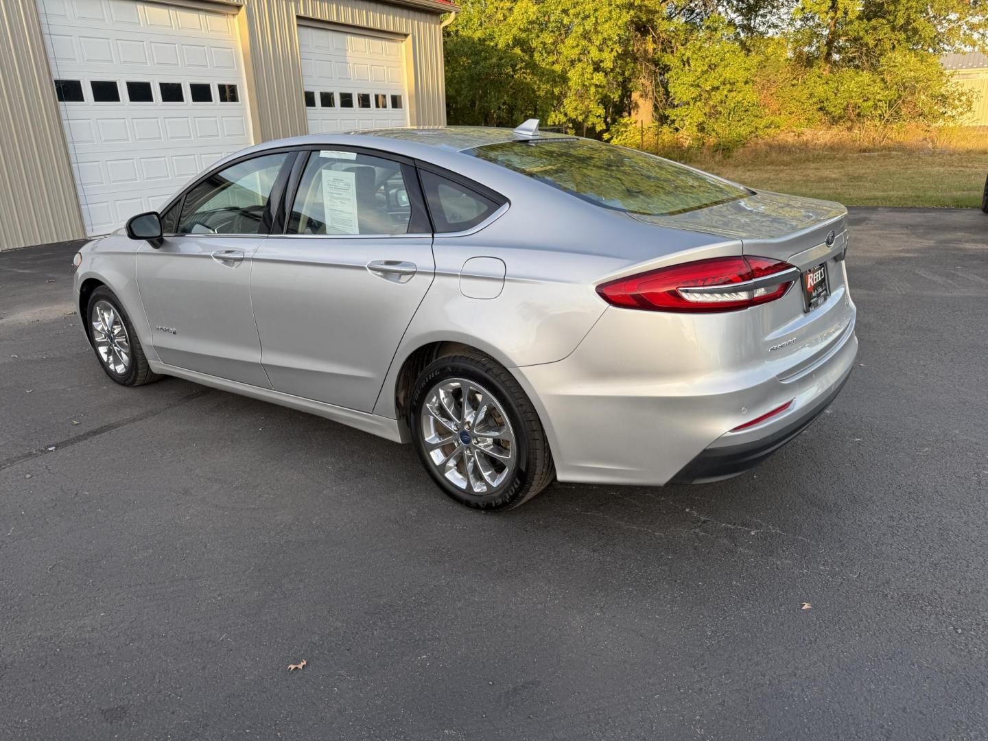 2019 Silver /Black Ford Fusion Hybrid SE (3FA6P0LU3KR) with an 2.0L I4 DOHC 16V HYBRID engine, Automatic transmission, located at 547 E. Main St., Orwell, OH, 44076, (440) 437-5893, 41.535435, -80.847855 - This 2019 Ford Fusion SE Hybrid SE is a well-appointed midsize sedan that skillfully blends fuel efficiency, comfort, and the latest driver-assist technology. Powered by a 2.0-liter inline-four hybrid engine, it delivers an impressive 42 MPG combined, making it a smart choice for those seeking to sa - Photo#10