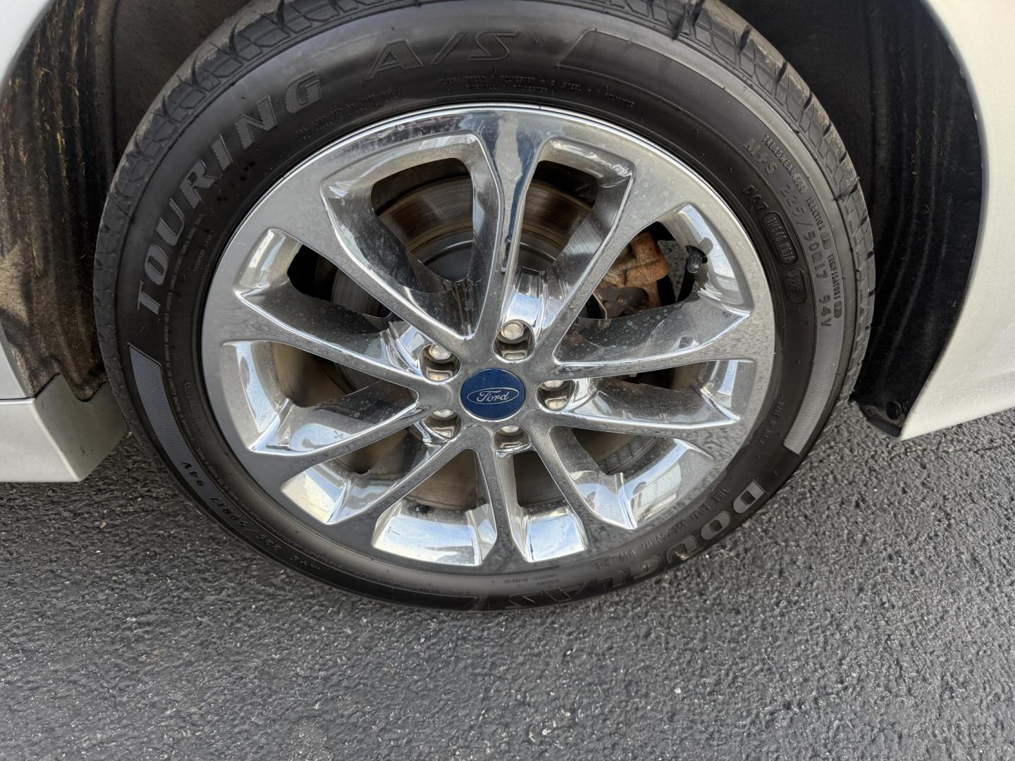 2019 Silver /Black Ford Fusion Hybrid SE (3FA6P0LU3KR) with an 2.0L I4 DOHC 16V HYBRID engine, Automatic transmission, located at 547 E. Main St., Orwell, OH, 44076, (440) 437-5893, 41.535435, -80.847855 - This 2019 Ford Fusion SE Hybrid SE is a well-appointed midsize sedan that skillfully blends fuel efficiency, comfort, and the latest driver-assist technology. Powered by a 2.0-liter inline-four hybrid engine, it delivers an impressive 42 MPG combined, making it a smart choice for those seeking to sa - Photo#12