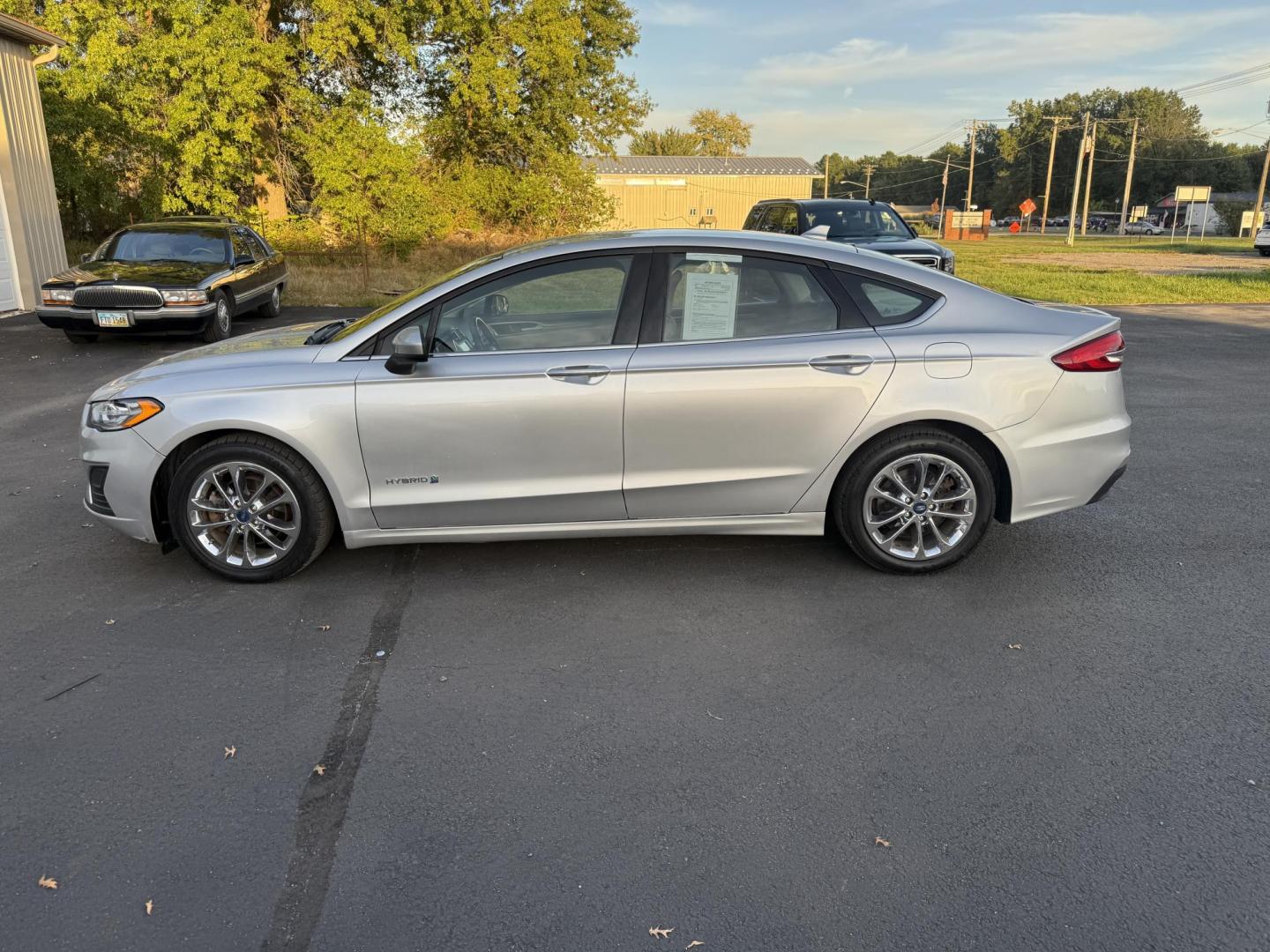 2019 Silver /Black Ford Fusion Hybrid SE (3FA6P0LU3KR) with an 2.0L I4 DOHC 16V HYBRID engine, Automatic transmission, located at 547 E. Main St., Orwell, OH, 44076, (440) 437-5893, 41.535435, -80.847855 - This 2019 Ford Fusion SE Hybrid SE is a well-appointed midsize sedan that skillfully blends fuel efficiency, comfort, and the latest driver-assist technology. Powered by a 2.0-liter inline-four hybrid engine, it delivers an impressive 42 MPG combined, making it a smart choice for those seeking to sa - Photo#13