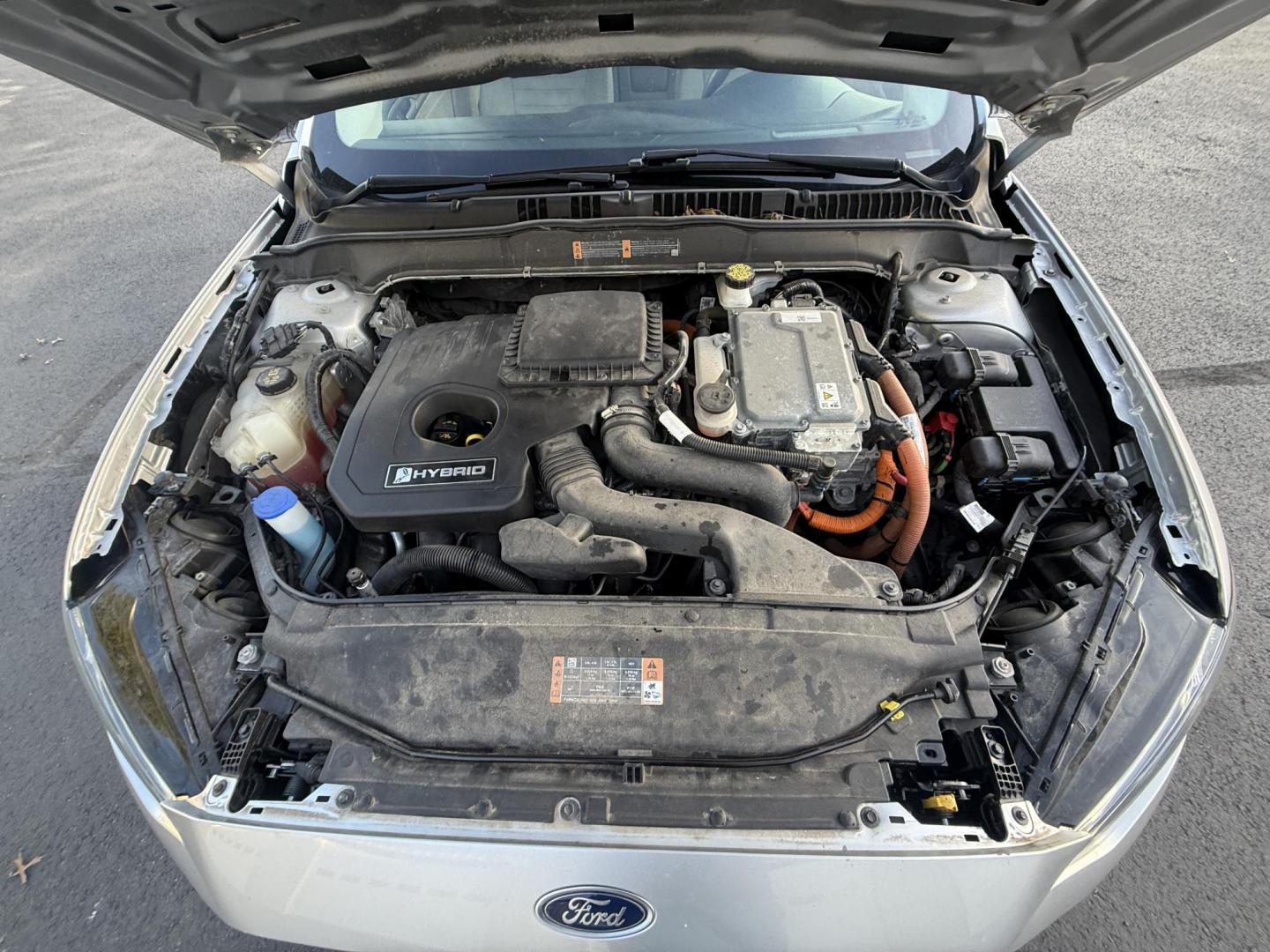 2019 Silver /Black Ford Fusion Hybrid SE (3FA6P0LU3KR) with an 2.0L I4 DOHC 16V HYBRID engine, Automatic transmission, located at 547 E. Main St., Orwell, OH, 44076, (440) 437-5893, 41.535435, -80.847855 - This 2019 Ford Fusion SE Hybrid SE is a well-appointed midsize sedan that skillfully blends fuel efficiency, comfort, and the latest driver-assist technology. Powered by a 2.0-liter inline-four hybrid engine, it delivers an impressive 42 MPG combined, making it a smart choice for those seeking to sa - Photo#15