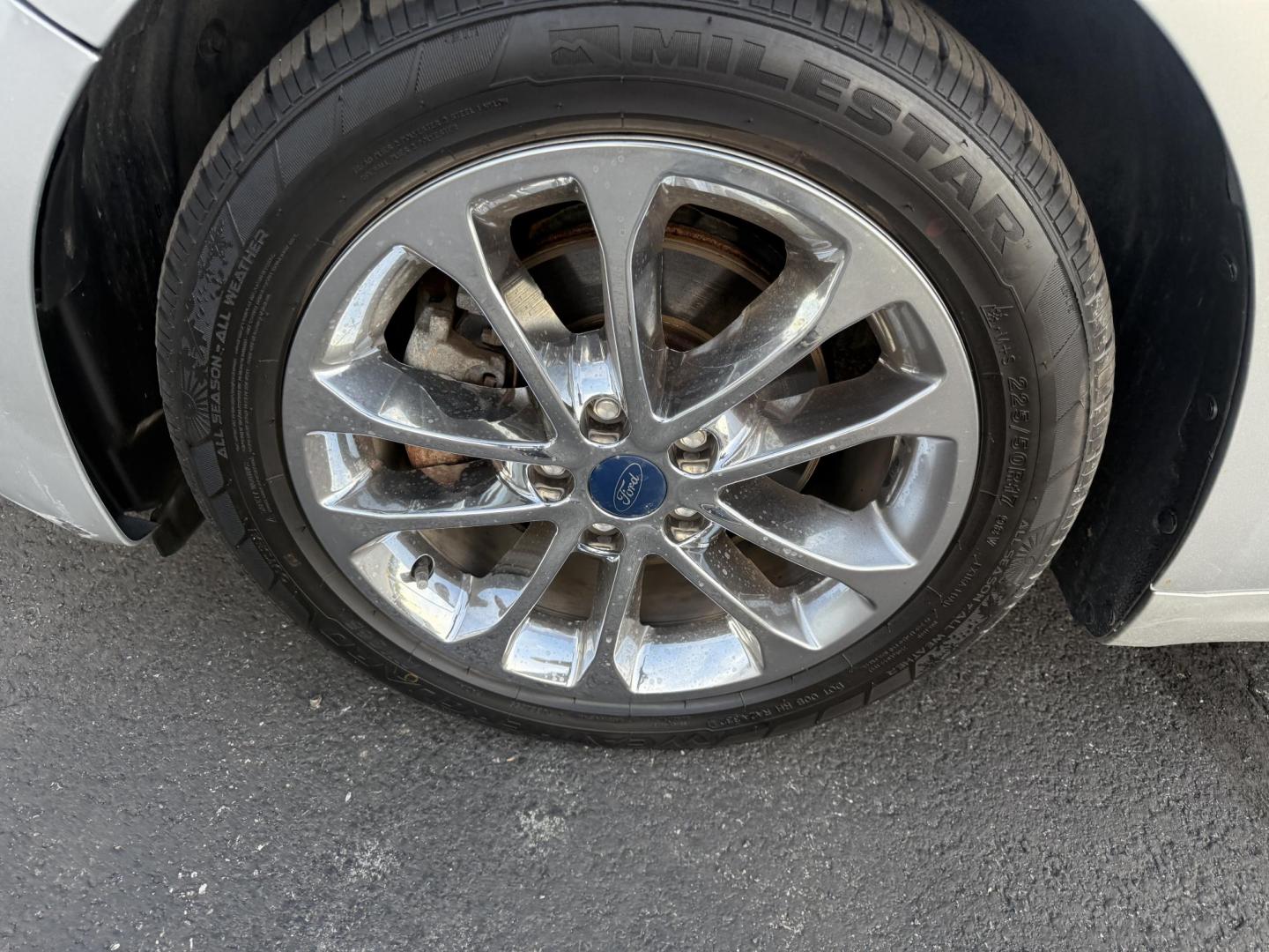 2019 Silver /Black Ford Fusion Hybrid SE (3FA6P0LU3KR) with an 2.0L I4 DOHC 16V HYBRID engine, Automatic transmission, located at 547 E. Main St., Orwell, OH, 44076, (440) 437-5893, 41.535435, -80.847855 - This 2019 Ford Fusion SE Hybrid SE is a well-appointed midsize sedan that skillfully blends fuel efficiency, comfort, and the latest driver-assist technology. Powered by a 2.0-liter inline-four hybrid engine, it delivers an impressive 42 MPG combined, making it a smart choice for those seeking to sa - Photo#14
