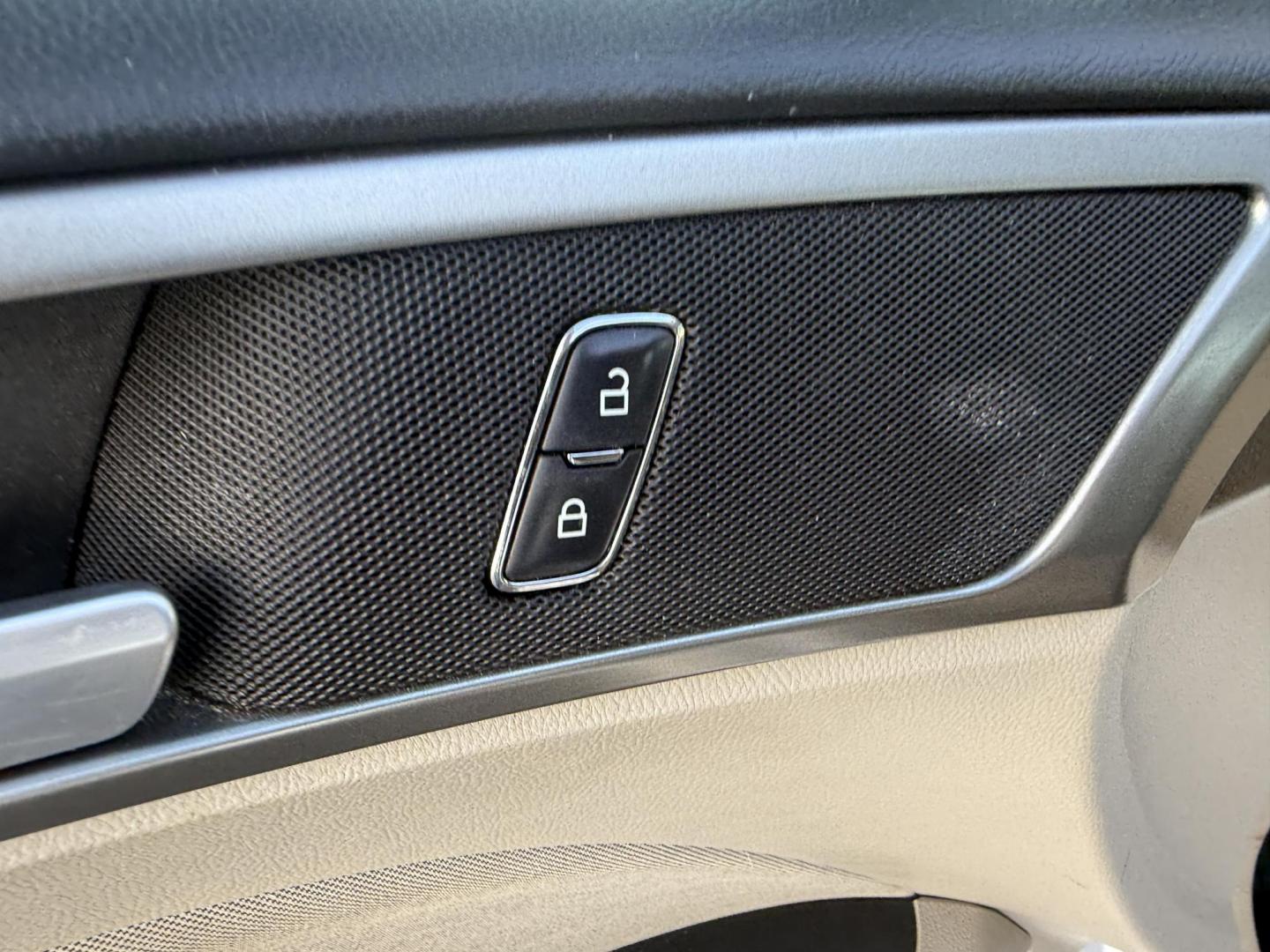 2019 Silver /Black Ford Fusion Hybrid SE (3FA6P0LU3KR) with an 2.0L I4 DOHC 16V HYBRID engine, Automatic transmission, located at 547 E. Main St., Orwell, OH, 44076, (440) 437-5893, 41.535435, -80.847855 - This 2019 Ford Fusion SE Hybrid SE is a well-appointed midsize sedan that skillfully blends fuel efficiency, comfort, and the latest driver-assist technology. Powered by a 2.0-liter inline-four hybrid engine, it delivers an impressive 42 MPG combined, making it a smart choice for those seeking to sa - Photo#18
