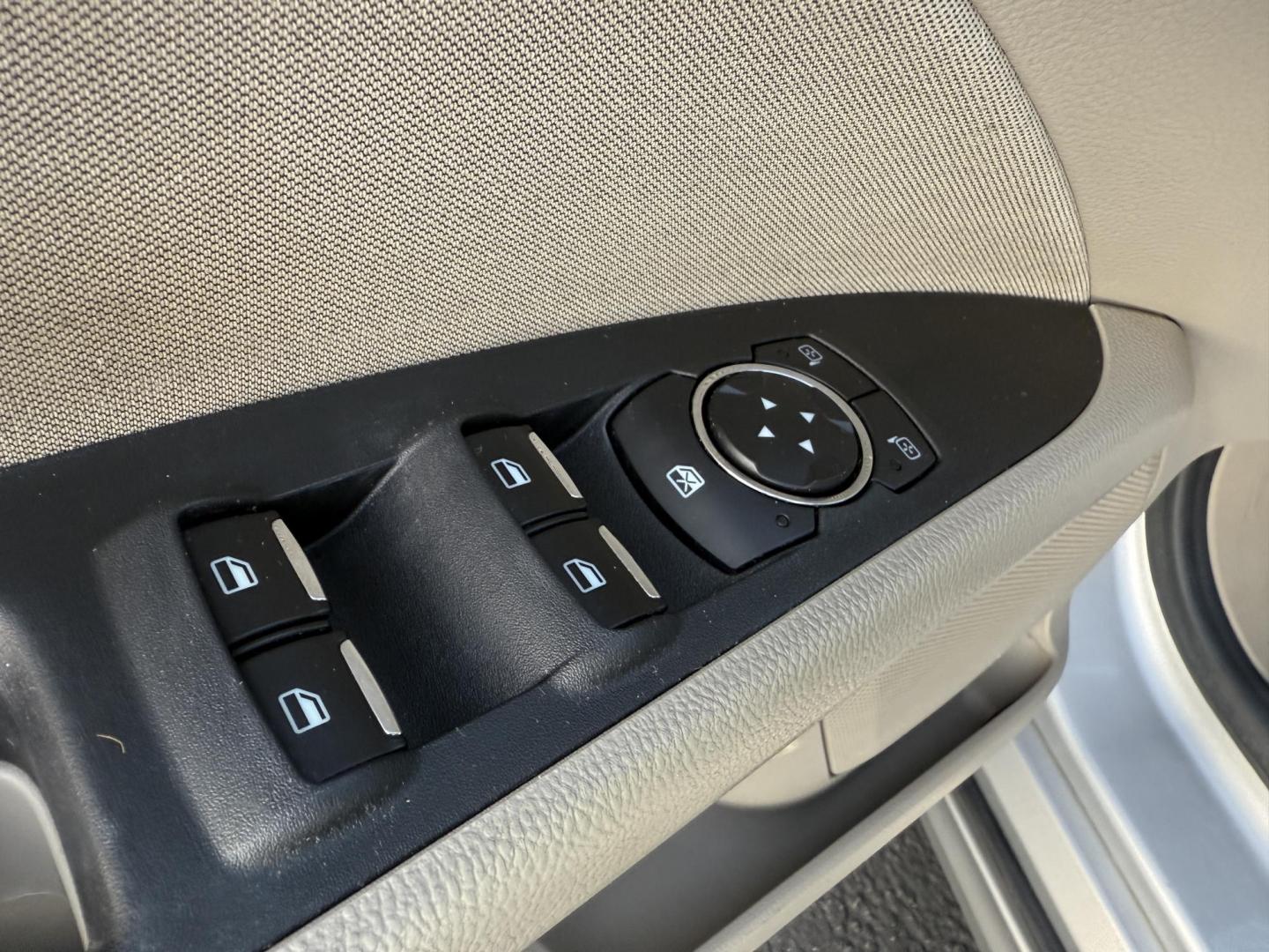 2019 Silver /Black Ford Fusion Hybrid SE (3FA6P0LU3KR) with an 2.0L I4 DOHC 16V HYBRID engine, Automatic transmission, located at 547 E. Main St., Orwell, OH, 44076, (440) 437-5893, 41.535435, -80.847855 - This 2019 Ford Fusion SE Hybrid SE is a well-appointed midsize sedan that skillfully blends fuel efficiency, comfort, and the latest driver-assist technology. Powered by a 2.0-liter inline-four hybrid engine, it delivers an impressive 42 MPG combined, making it a smart choice for those seeking to sa - Photo#19
