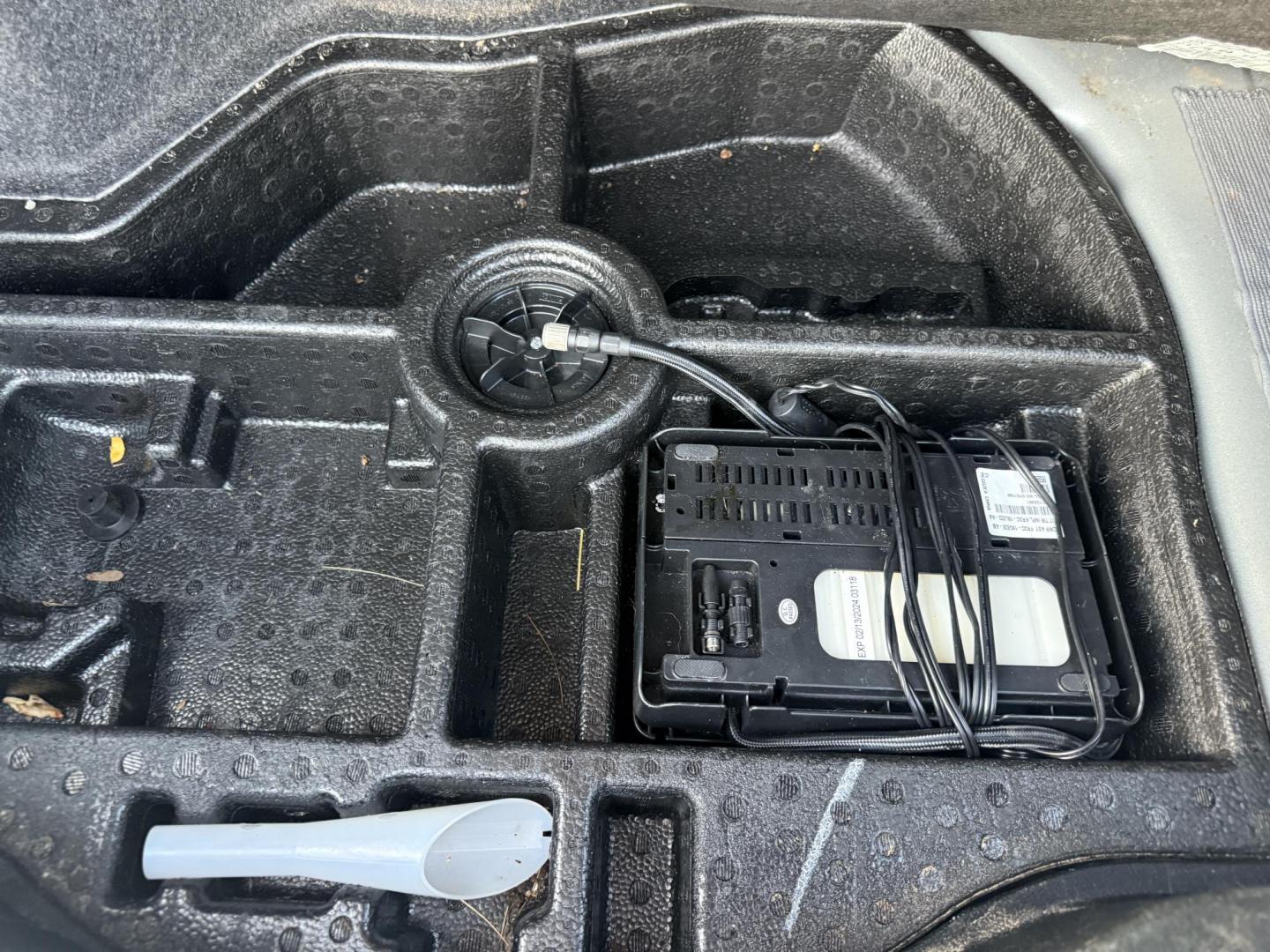 2019 Silver /Black Ford Fusion Hybrid SE (3FA6P0LU3KR) with an 2.0L I4 DOHC 16V HYBRID engine, Automatic transmission, located at 547 E. Main St., Orwell, OH, 44076, (440) 437-5893, 41.535435, -80.847855 - This 2019 Ford Fusion SE Hybrid SE is a well-appointed midsize sedan that skillfully blends fuel efficiency, comfort, and the latest driver-assist technology. Powered by a 2.0-liter inline-four hybrid engine, it delivers an impressive 42 MPG combined, making it a smart choice for those seeking to sa - Photo#37