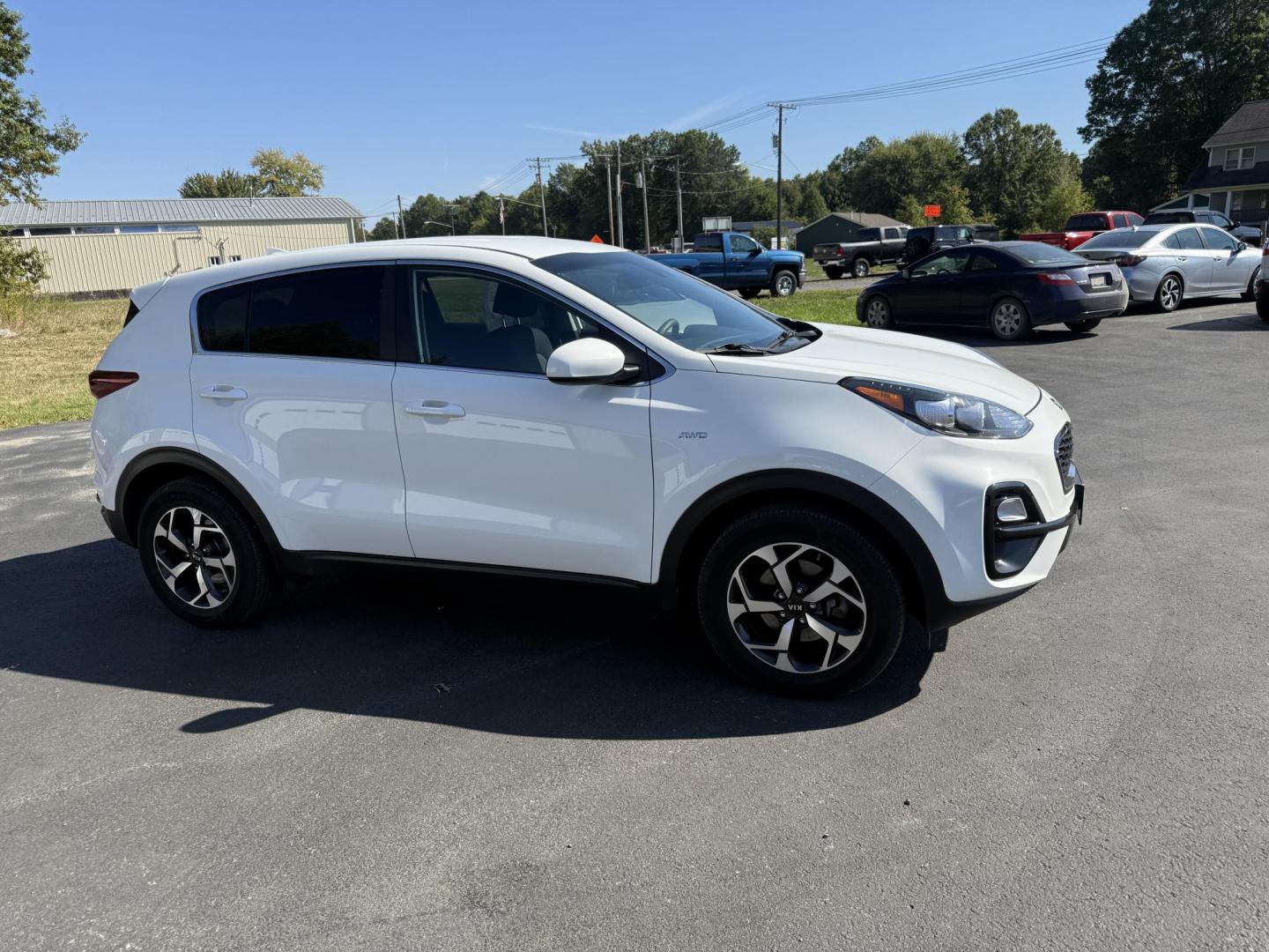 2020 White /Black Kia Sportage LX AWD (KNDPMCAC2L7) with an 2.4L I4 DOHC 24V engine, 6A transmission, located at 547 E. Main St., Orwell, OH, 44076, (440) 437-5893, 41.535435, -80.847855 - This One Owner 2020 Kia Sportage LX AWD is a versatile and well-equipped compact SUV designed to provide confidence and comfort in a wide range of driving conditions. Powered by a 2.4-liter I4 GDI engine paired with a 6-speed automatic transmission, this Sportage LX offers responsive acceleration an - Photo#3