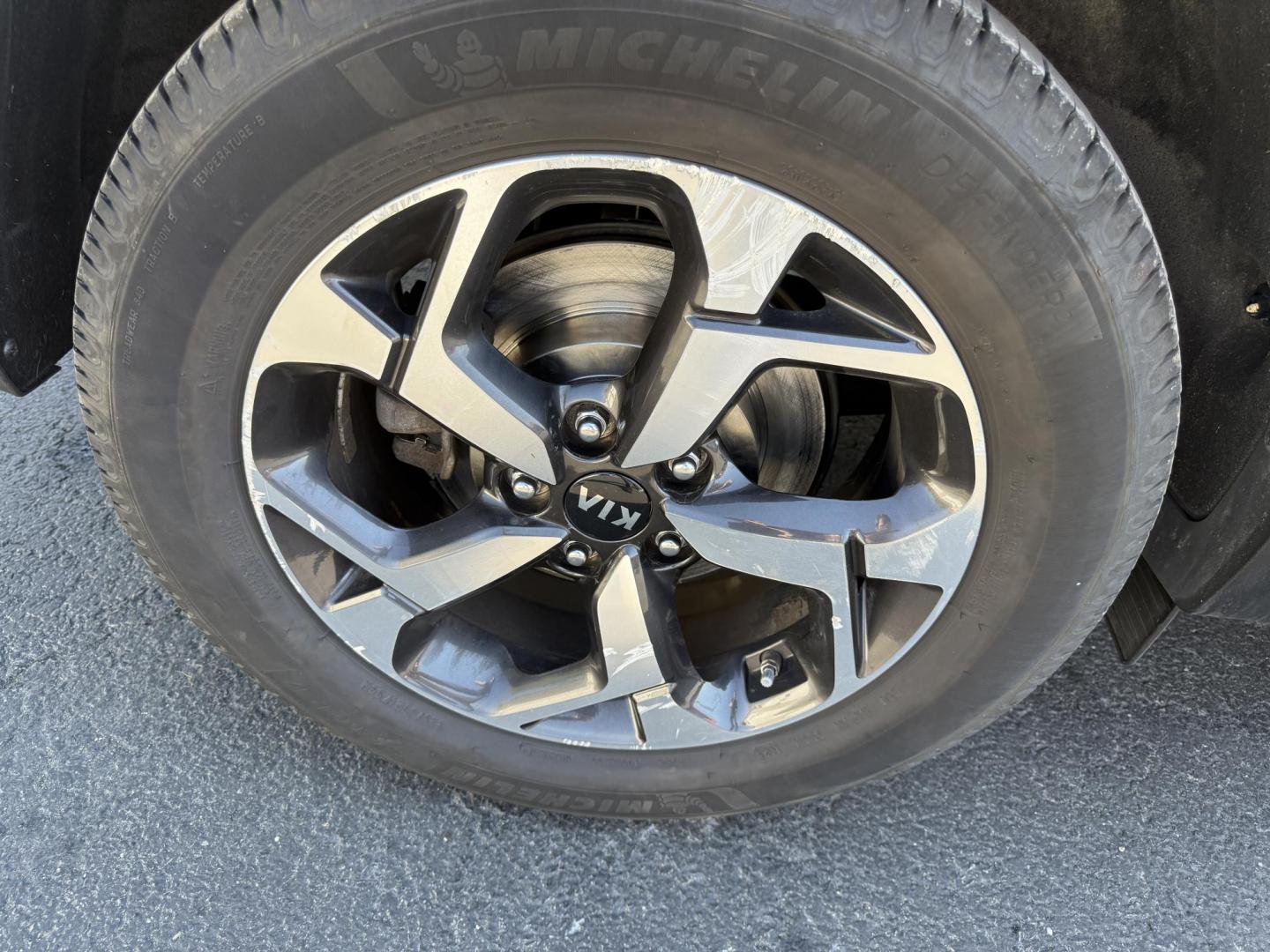 2020 White /Black Kia Sportage LX AWD (KNDPMCAC2L7) with an 2.4L I4 DOHC 24V engine, 6A transmission, located at 547 E. Main St., Orwell, OH, 44076, (440) 437-5893, 41.535435, -80.847855 - This One Owner 2020 Kia Sportage LX AWD is a versatile and well-equipped compact SUV designed to provide confidence and comfort in a wide range of driving conditions. Powered by a 2.4-liter I4 GDI engine paired with a 6-speed automatic transmission, this Sportage LX offers responsive acceleration an - Photo#6