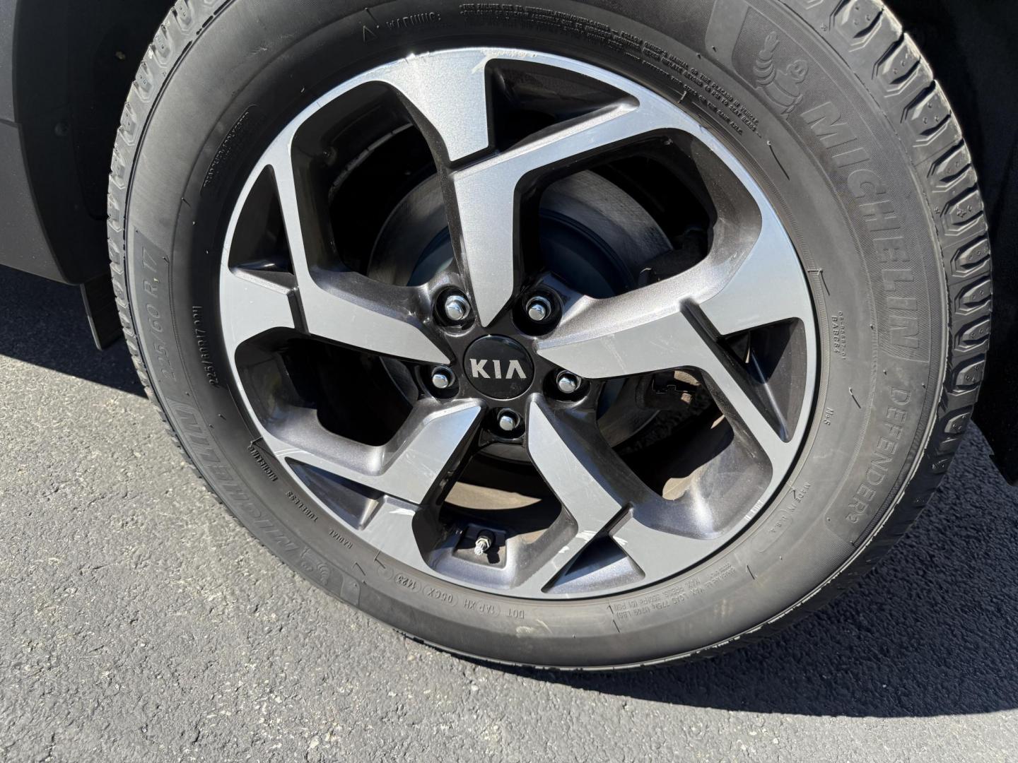 2020 White /Black Kia Sportage LX AWD (KNDPMCAC2L7) with an 2.4L I4 DOHC 24V engine, 6A transmission, located at 547 E. Main St., Orwell, OH, 44076, (440) 437-5893, 41.535435, -80.847855 - This One Owner 2020 Kia Sportage LX AWD is a versatile and well-equipped compact SUV designed to provide confidence and comfort in a wide range of driving conditions. Powered by a 2.4-liter I4 GDI engine paired with a 6-speed automatic transmission, this Sportage LX offers responsive acceleration an - Photo#11