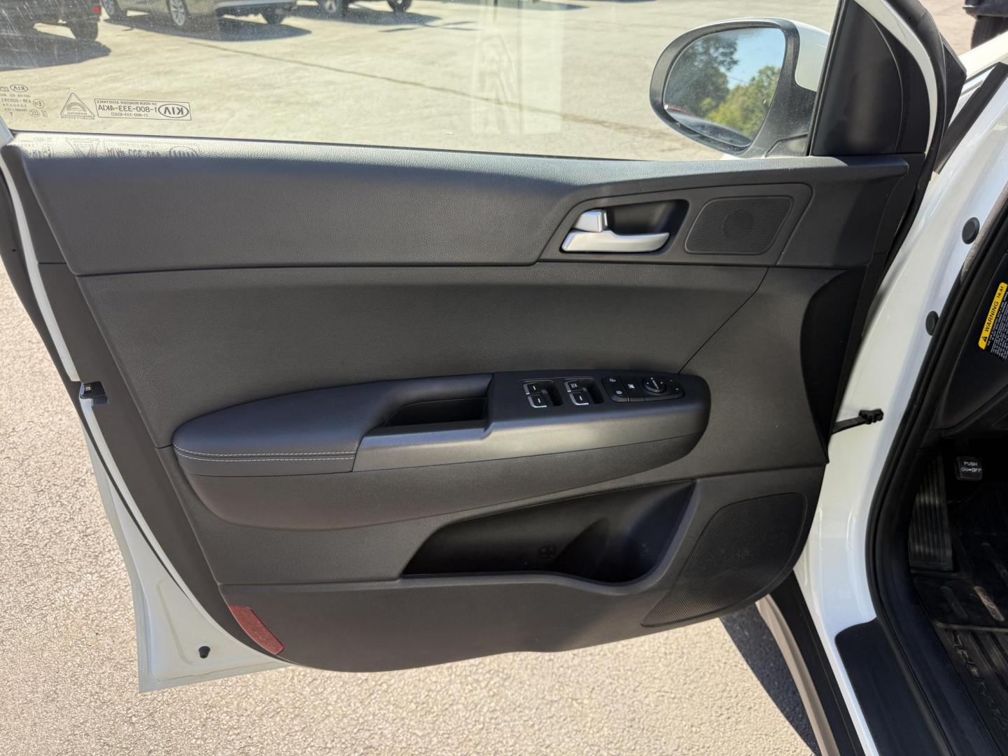 2020 White /Black Kia Sportage LX AWD (KNDPMCAC2L7) with an 2.4L I4 DOHC 24V engine, 6A transmission, located at 547 E. Main St., Orwell, OH, 44076, (440) 437-5893, 41.535435, -80.847855 - This One Owner 2020 Kia Sportage LX AWD is a versatile and well-equipped compact SUV designed to provide confidence and comfort in a wide range of driving conditions. Powered by a 2.4-liter I4 GDI engine paired with a 6-speed automatic transmission, this Sportage LX offers responsive acceleration an - Photo#16