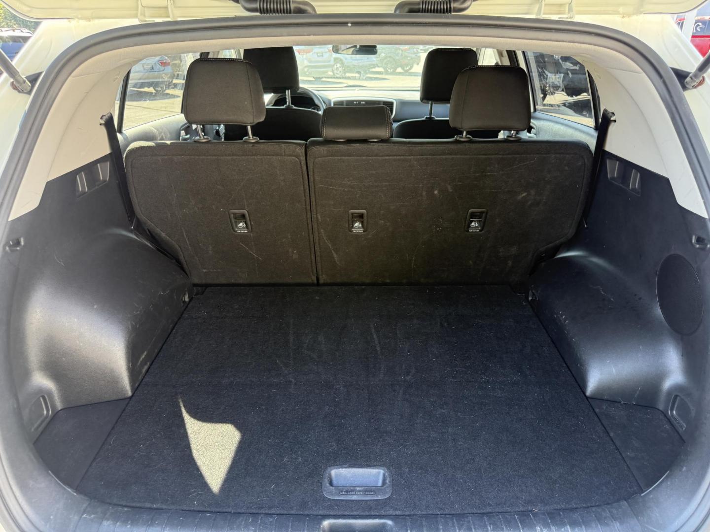 2020 White /Black Kia Sportage LX AWD (KNDPMCAC2L7) with an 2.4L I4 DOHC 24V engine, 6A transmission, located at 547 E. Main St., Orwell, OH, 44076, (440) 437-5893, 41.535435, -80.847855 - This One Owner 2020 Kia Sportage LX AWD is a versatile and well-equipped compact SUV designed to provide confidence and comfort in a wide range of driving conditions. Powered by a 2.4-liter I4 GDI engine paired with a 6-speed automatic transmission, this Sportage LX offers responsive acceleration an - Photo#30