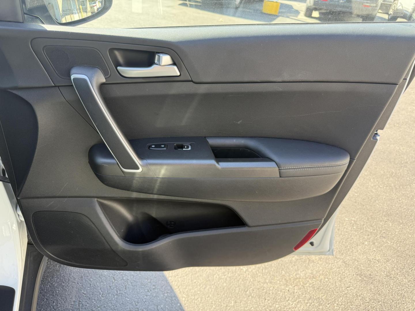 2020 White /Black Kia Sportage LX AWD (KNDPMCAC2L7) with an 2.4L I4 DOHC 24V engine, 6A transmission, located at 547 E. Main St., Orwell, OH, 44076, (440) 437-5893, 41.535435, -80.847855 - This One Owner 2020 Kia Sportage LX AWD is a versatile and well-equipped compact SUV designed to provide confidence and comfort in a wide range of driving conditions. Powered by a 2.4-liter I4 GDI engine paired with a 6-speed automatic transmission, this Sportage LX offers responsive acceleration an - Photo#38