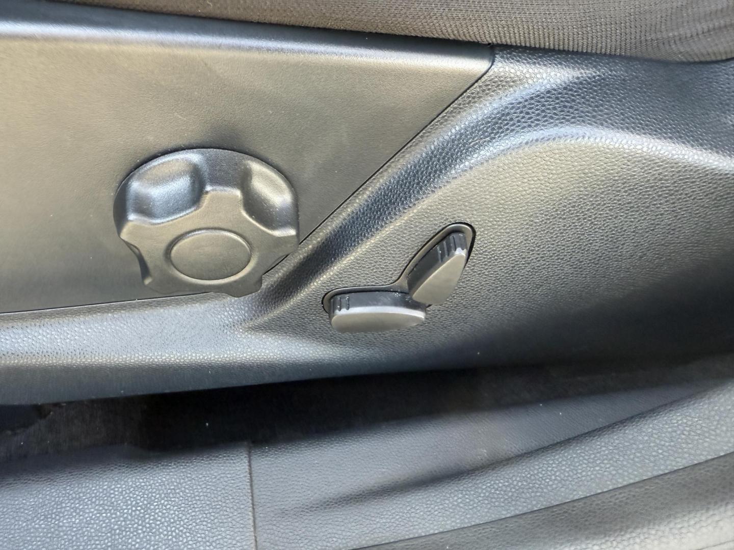 2020 White /Black Ford EcoSport SE AWD (MAJ6S3GL9LC) with an 2.0L I4 DOHC 16V engine, 6A transmission, located at 547 E. Main St., Orwell, OH, 44076, (440) 437-5893, 41.535435, -80.847855 - Discover comfort, technology, and versatility in this One Owner 2020 Ford EcoSport SE with All-Wheel Drive and a fuel-efficient 2.0L I4 Duratec engine. Enjoy smooth, responsive performance thanks to its 6-speed automatic transmission and achieve up to 29 MPG on the highway. Inside, you’ll find a w - Photo#22