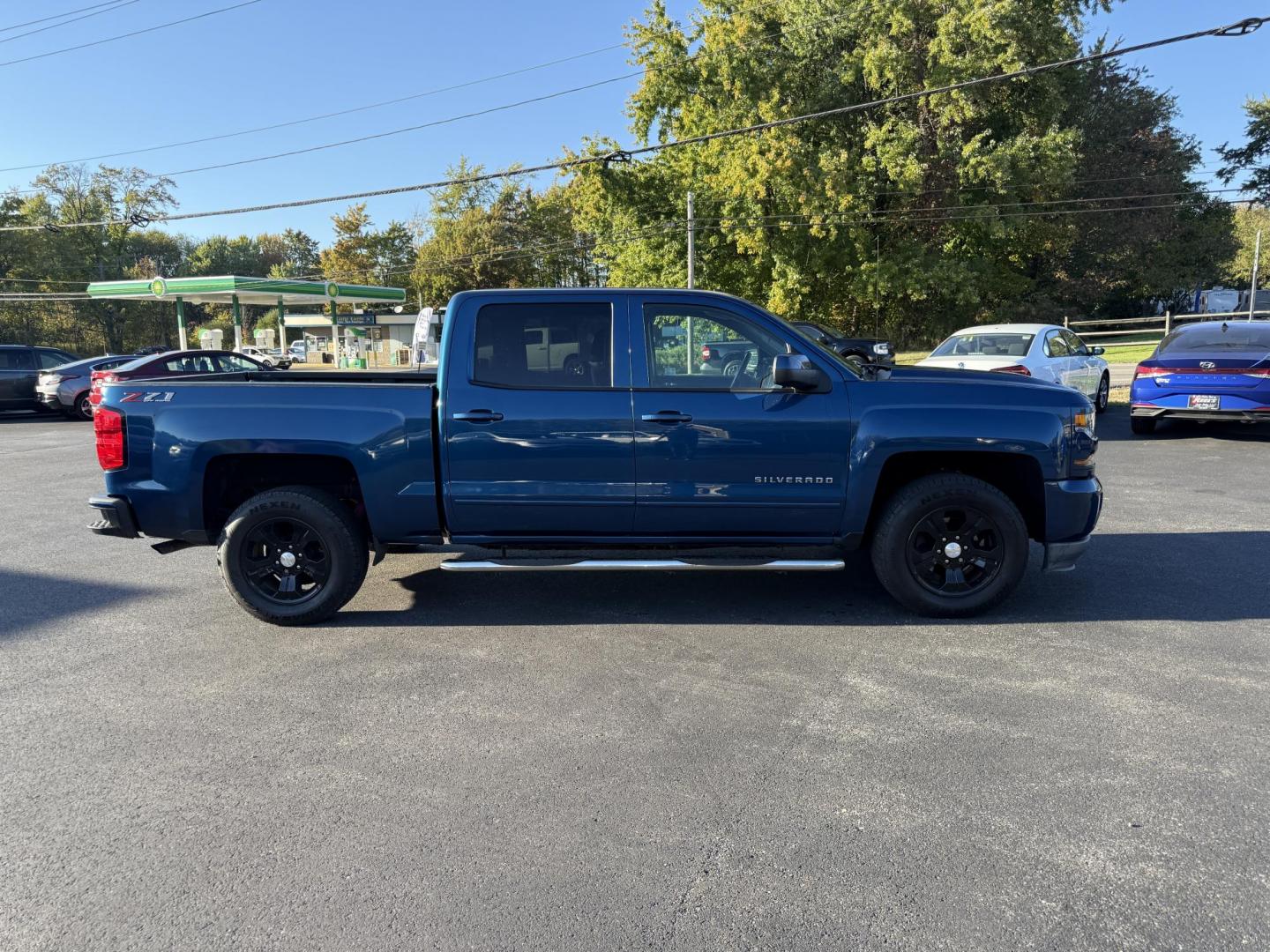 2018 Blue /Black Chevrolet Silverado 1500 LT Z71 Crew Cab Short Box 4WD (3GCUKRECXJG) with an 5.3L V8 OHV 16V engine, 6A transmission, located at 11115 Chardon Rd. , Chardon, OH, 44024, (440) 214-9705, 41.580246, -81.241943 - Rugged, reliable, and ready for work or play, this 2018 Chevrolet Silverado 1500 LT Z71 Crew Cab is the perfect blend of power, capability, and comfort. Under the hood, it boasts a proven 5.3-liter EcoTec3 V8 engine paired with a smooth 6-speed automatic transmission and 3.42 rear axle gearing, offe - Photo#5