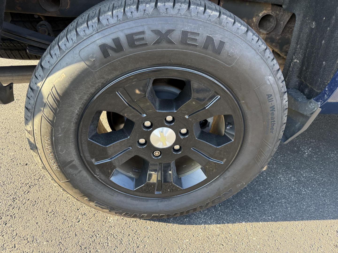 2018 Blue /Black Chevrolet Silverado 1500 LT Z71 Crew Cab Short Box 4WD (3GCUKRECXJG) with an 5.3L V8 OHV 16V engine, 6A transmission, located at 11115 Chardon Rd. , Chardon, OH, 44024, (440) 214-9705, 41.580246, -81.241943 - Rugged, reliable, and ready for work or play, this 2018 Chevrolet Silverado 1500 LT Z71 Crew Cab is the perfect blend of power, capability, and comfort. Under the hood, it boasts a proven 5.3-liter EcoTec3 V8 engine paired with a smooth 6-speed automatic transmission and 3.42 rear axle gearing, offe - Photo#6