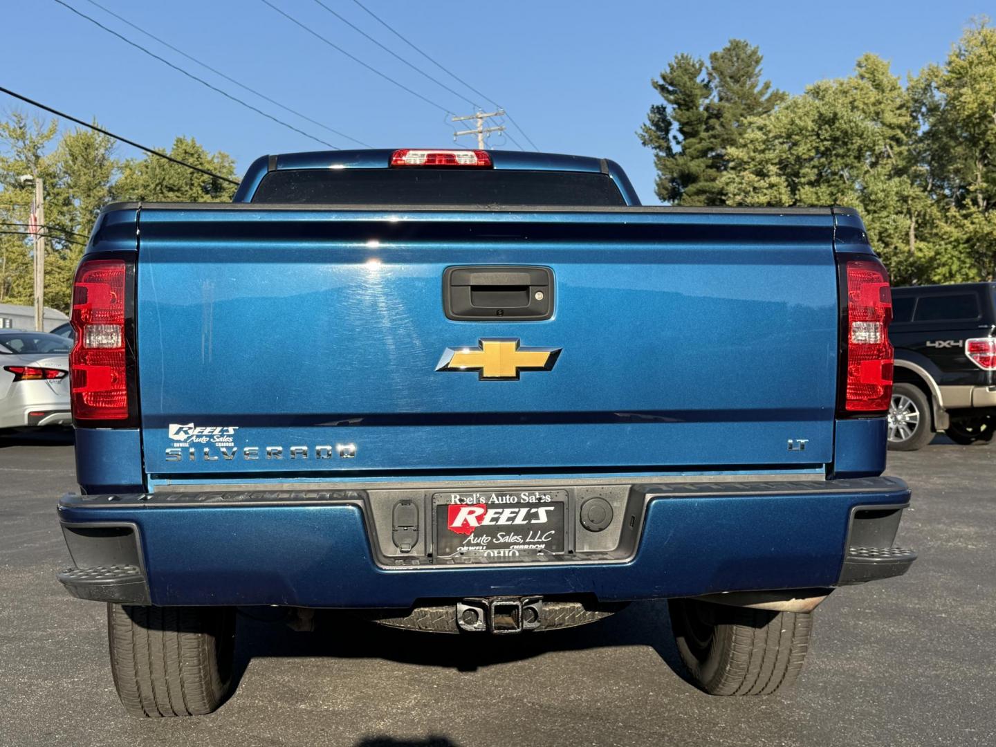2018 Blue /Black Chevrolet Silverado 1500 LT Z71 Crew Cab Short Box 4WD (3GCUKRECXJG) with an 5.3L V8 OHV 16V engine, 6A transmission, located at 11115 Chardon Rd. , Chardon, OH, 44024, (440) 214-9705, 41.580246, -81.241943 - Rugged, reliable, and ready for work or play, this 2018 Chevrolet Silverado 1500 LT Z71 Crew Cab is the perfect blend of power, capability, and comfort. Under the hood, it boasts a proven 5.3-liter EcoTec3 V8 engine paired with a smooth 6-speed automatic transmission and 3.42 rear axle gearing, offe - Photo#8