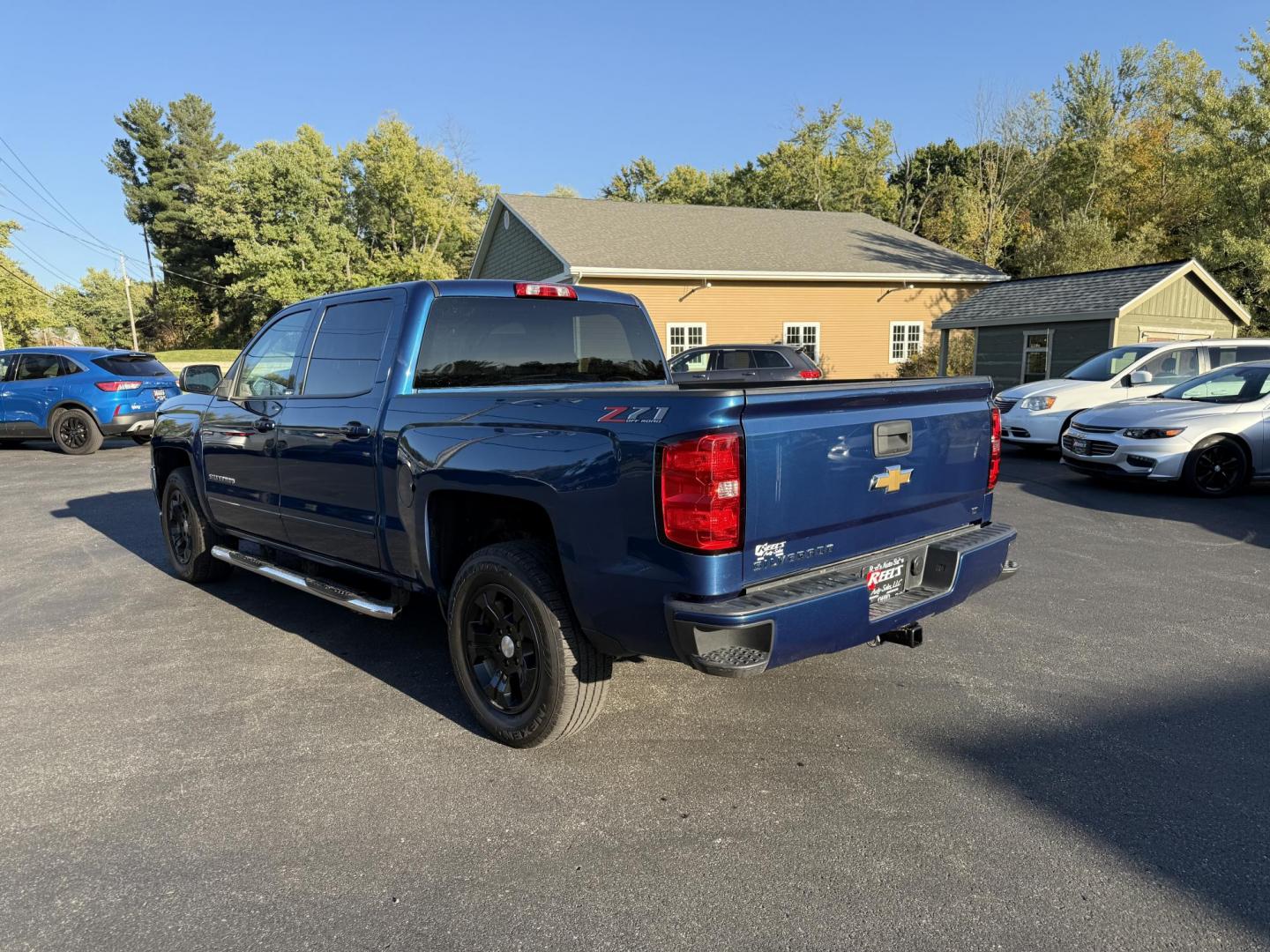 2018 Blue /Black Chevrolet Silverado 1500 LT Z71 Crew Cab Short Box 4WD (3GCUKRECXJG) with an 5.3L V8 OHV 16V engine, 6A transmission, located at 11115 Chardon Rd. , Chardon, OH, 44024, (440) 214-9705, 41.580246, -81.241943 - Rugged, reliable, and ready for work or play, this 2018 Chevrolet Silverado 1500 LT Z71 Crew Cab is the perfect blend of power, capability, and comfort. Under the hood, it boasts a proven 5.3-liter EcoTec3 V8 engine paired with a smooth 6-speed automatic transmission and 3.42 rear axle gearing, offe - Photo#9