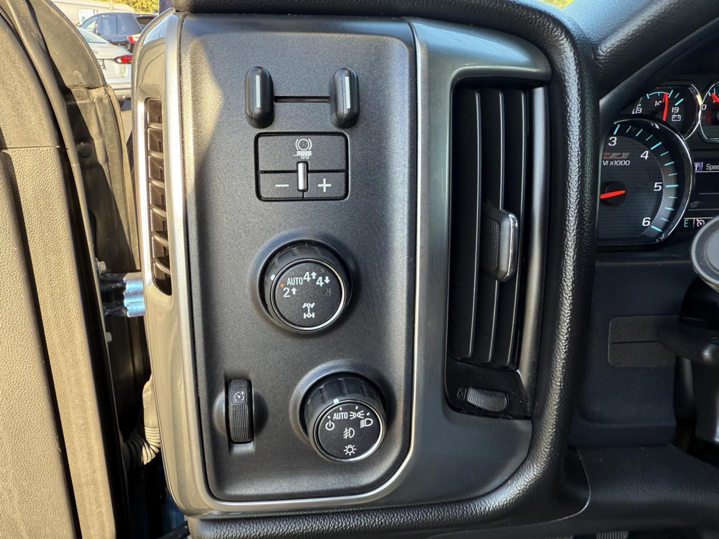 2018 Blue /Black Chevrolet Silverado 1500 LT Z71 Crew Cab Short Box 4WD (3GCUKRECXJG) with an 5.3L V8 OHV 16V engine, 6A transmission, located at 11115 Chardon Rd. , Chardon, OH, 44024, (440) 214-9705, 41.580246, -81.241943 - Rugged, reliable, and ready for work or play, this 2018 Chevrolet Silverado 1500 LT Z71 Crew Cab is the perfect blend of power, capability, and comfort. Under the hood, it boasts a proven 5.3-liter EcoTec3 V8 engine paired with a smooth 6-speed automatic transmission and 3.42 rear axle gearing, offe - Photo#18
