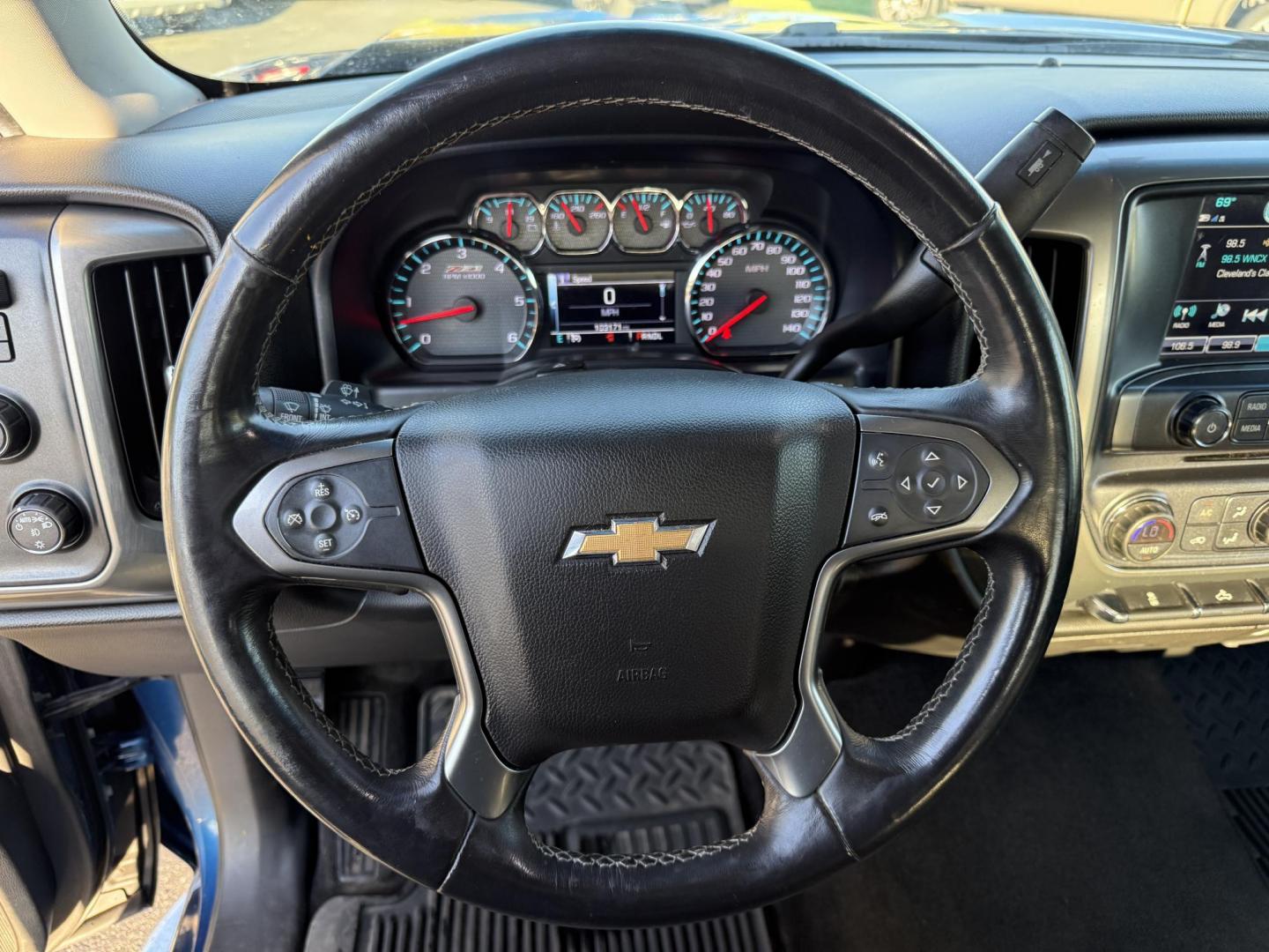 2018 Blue /Black Chevrolet Silverado 1500 LT Z71 Crew Cab Short Box 4WD (3GCUKRECXJG) with an 5.3L V8 OHV 16V engine, 6A transmission, located at 11115 Chardon Rd. , Chardon, OH, 44024, (440) 214-9705, 41.580246, -81.241943 - Rugged, reliable, and ready for work or play, this 2018 Chevrolet Silverado 1500 LT Z71 Crew Cab is the perfect blend of power, capability, and comfort. Under the hood, it boasts a proven 5.3-liter EcoTec3 V8 engine paired with a smooth 6-speed automatic transmission and 3.42 rear axle gearing, offe - Photo#23