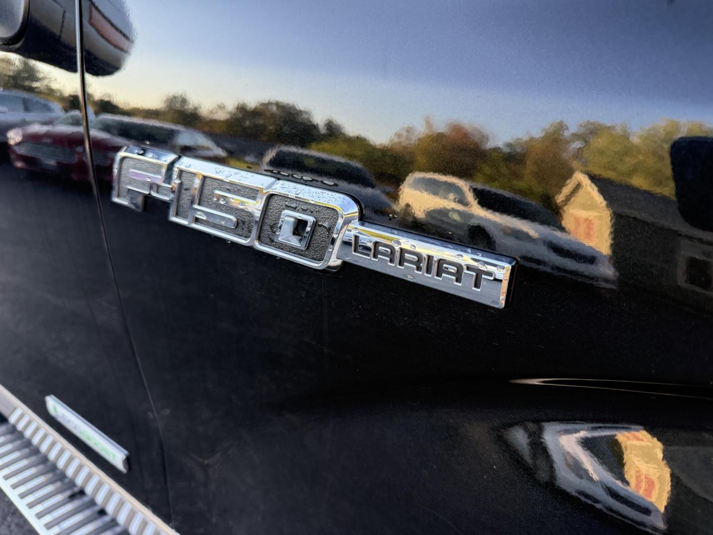 2014 Black /Black Ford F-150 Lariat SuperCrew 5.5-ft. Bed 4WD (1FTFW1ET7EK) with an 3.5L V6 Twin TURBO engine, 6-Speed Automatic transmission, located at 11115 Chardon Rd. , Chardon, OH, 44024, (440) 214-9705, 41.580246, -81.241943 - Experience impressive power and premium features with this 2014 Ford F-150 Lariat Crew Cab 4WD. Equipped with a 3.5L Twin Turbo EcoBoost V6 engine (365 hp/420 lb-ft) paired to a 6-speed automatic transmission and 3.55 rear axle, this F-150 offers a towing capacity of up to 9,700 pounds and versatile - Photo#5