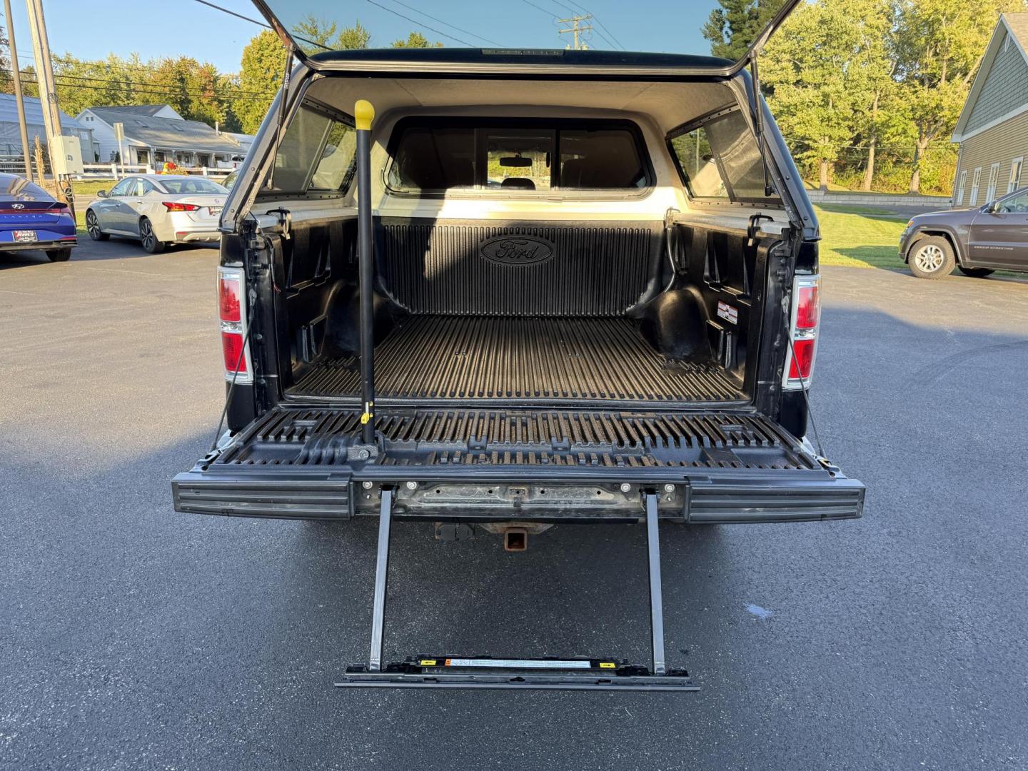 2014 Black /Black Ford F-150 Lariat SuperCrew 5.5-ft. Bed 4WD (1FTFW1ET7EK) with an 3.5L V6 Twin TURBO engine, 6-Speed Automatic transmission, located at 11115 Chardon Rd. , Chardon, OH, 44024, (440) 214-9705, 41.580246, -81.241943 - Experience impressive power and premium features with this 2014 Ford F-150 Lariat Crew Cab 4WD. Equipped with a 3.5L Twin Turbo EcoBoost V6 engine (365 hp/420 lb-ft) paired to a 6-speed automatic transmission and 3.55 rear axle, this F-150 offers a towing capacity of up to 9,700 pounds and versatile - Photo#12