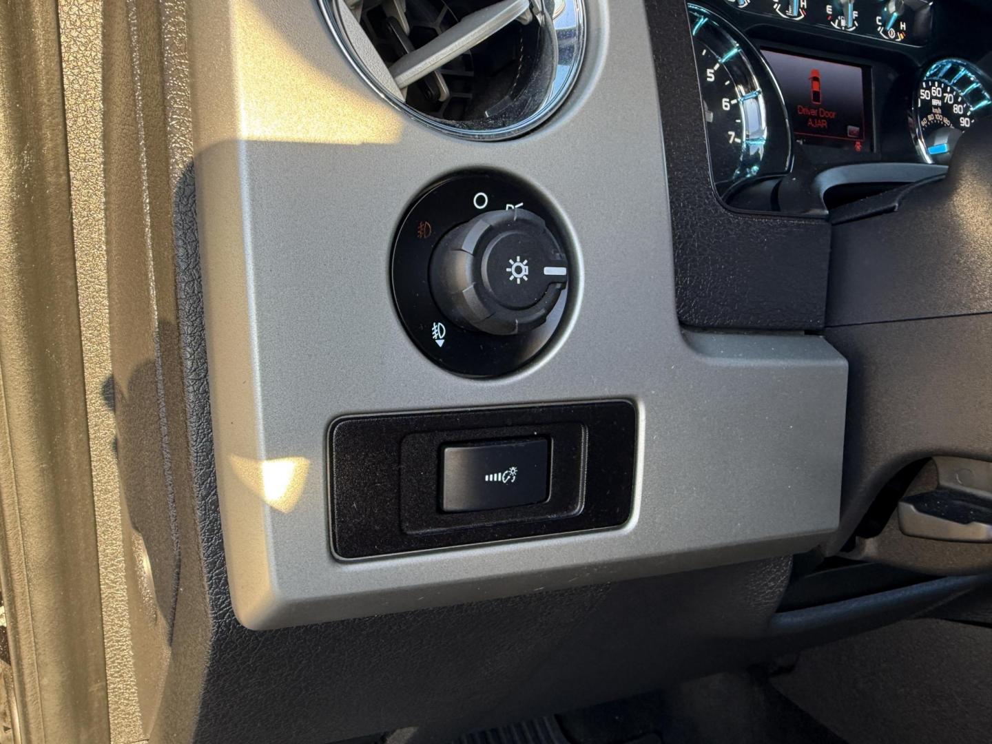 2014 Black /Black Ford F-150 Lariat SuperCrew 5.5-ft. Bed 4WD (1FTFW1ET7EK) with an 3.5L V6 Twin TURBO engine, 6-Speed Automatic transmission, located at 11115 Chardon Rd. , Chardon, OH, 44024, (440) 214-9705, 41.580246, -81.241943 - Experience impressive power and premium features with this 2014 Ford F-150 Lariat Crew Cab 4WD. Equipped with a 3.5L Twin Turbo EcoBoost V6 engine (365 hp/420 lb-ft) paired to a 6-speed automatic transmission and 3.55 rear axle, this F-150 offers a towing capacity of up to 9,700 pounds and versatile - Photo#26