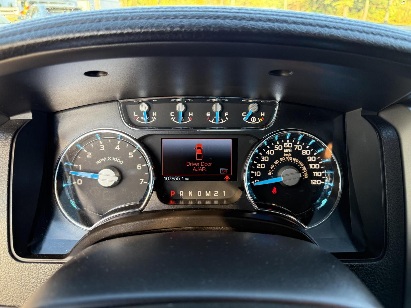 2014 Black /Black Ford F-150 Lariat SuperCrew 5.5-ft. Bed 4WD (1FTFW1ET7EK) with an 3.5L V6 Twin TURBO engine, 6-Speed Automatic transmission, located at 11115 Chardon Rd. , Chardon, OH, 44024, (440) 214-9705, 41.580246, -81.241943 - Experience impressive power and premium features with this 2014 Ford F-150 Lariat Crew Cab 4WD. Equipped with a 3.5L Twin Turbo EcoBoost V6 engine (365 hp/420 lb-ft) paired to a 6-speed automatic transmission and 3.55 rear axle, this F-150 offers a towing capacity of up to 9,700 pounds and versatile - Photo#31
