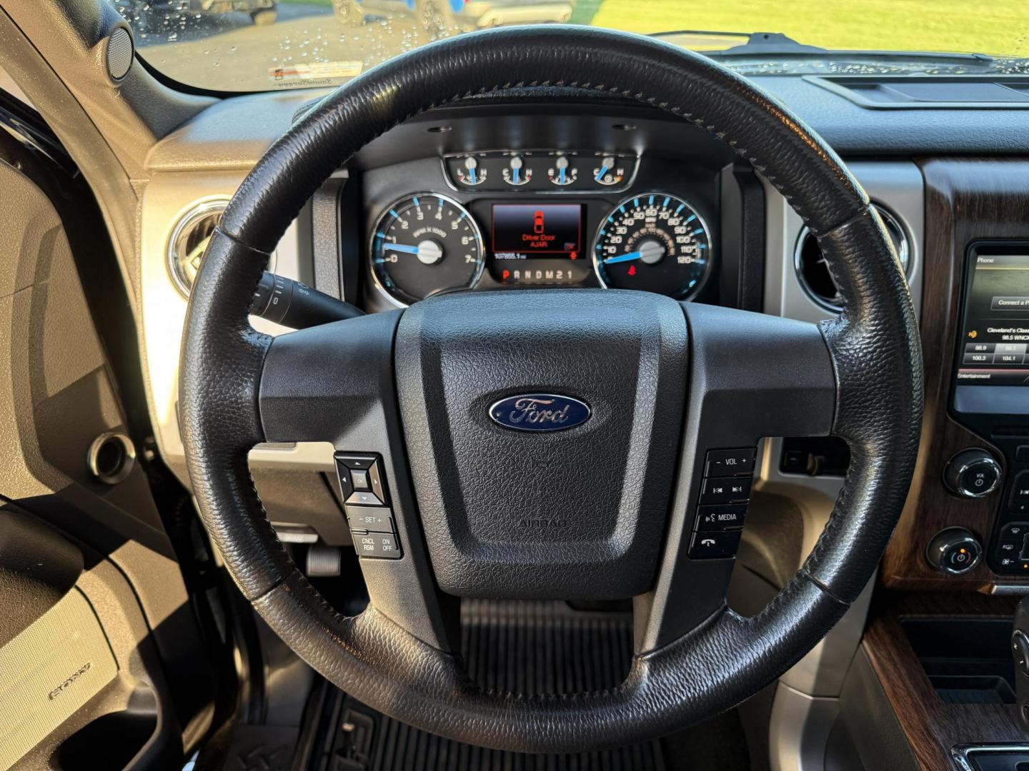 2014 Black /Black Ford F-150 Lariat SuperCrew 5.5-ft. Bed 4WD (1FTFW1ET7EK) with an 3.5L V6 Twin TURBO engine, 6-Speed Automatic transmission, located at 11115 Chardon Rd. , Chardon, OH, 44024, (440) 214-9705, 41.580246, -81.241943 - Experience impressive power and premium features with this 2014 Ford F-150 Lariat Crew Cab 4WD. Equipped with a 3.5L Twin Turbo EcoBoost V6 engine (365 hp/420 lb-ft) paired to a 6-speed automatic transmission and 3.55 rear axle, this F-150 offers a towing capacity of up to 9,700 pounds and versatile - Photo#32