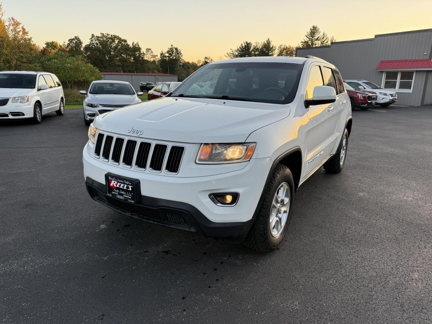 2014 White /Black Jeep Grand Cherokee Laredo 4WD (1C4RJFAG1EC) with an 3.6L V6 DOHC 24V FFV engine, 8-Speed Automatic transmission, located at 11115 Chardon Rd. , Chardon, OH, 44024, (440) 214-9705, 41.580246, -81.241943 - This 2014 Jeep Grand Cherokee Laredo 4WD delivers a great mix of capability, efficiency, and comfort. Powered by the reliable 3.6L Pentastar V6 engine paired with an 8-speed automatic transmission, it offers smooth performance and up to 24 MPG on the highway. With 4WD and a 3,500-pound towing capaci - Photo#0