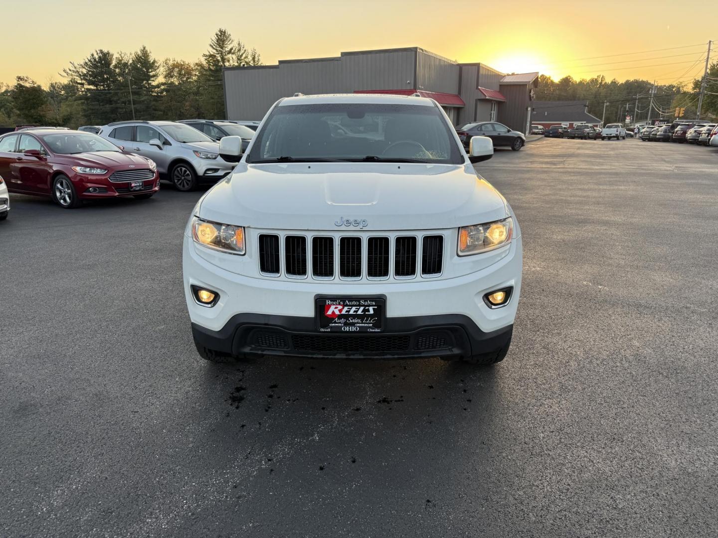 2014 White /Black Jeep Grand Cherokee Laredo 4WD (1C4RJFAG1EC) with an 3.6L V6 DOHC 24V FFV engine, 8-Speed Automatic transmission, located at 11115 Chardon Rd. , Chardon, OH, 44024, (440) 214-9705, 41.580246, -81.241943 - This 2014 Jeep Grand Cherokee Laredo 4WD delivers a great mix of capability, efficiency, and comfort. Powered by the reliable 3.6L Pentastar V6 engine paired with an 8-speed automatic transmission, it offers smooth performance and up to 24 MPG on the highway. With 4WD and a 3,500-pound towing capaci - Photo#1