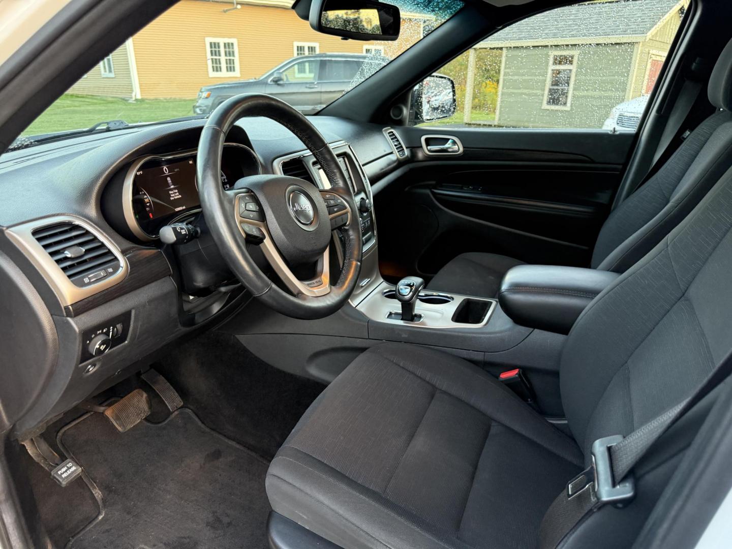 2014 White /Black Jeep Grand Cherokee Laredo 4WD (1C4RJFAG1EC) with an 3.6L V6 DOHC 24V FFV engine, 8-Speed Automatic transmission, located at 11115 Chardon Rd. , Chardon, OH, 44024, (440) 214-9705, 41.580246, -81.241943 - This 2014 Jeep Grand Cherokee Laredo 4WD delivers a great mix of capability, efficiency, and comfort. Powered by the reliable 3.6L Pentastar V6 engine paired with an 8-speed automatic transmission, it offers smooth performance and up to 24 MPG on the highway. With 4WD and a 3,500-pound towing capaci - Photo#15