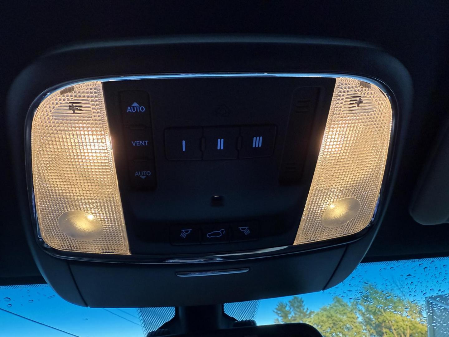 2014 White /Black Jeep Grand Cherokee Laredo 4WD (1C4RJFAG1EC) with an 3.6L V6 DOHC 24V FFV engine, 8-Speed Automatic transmission, located at 11115 Chardon Rd. , Chardon, OH, 44024, (440) 214-9705, 41.580246, -81.241943 - This 2014 Jeep Grand Cherokee Laredo 4WD delivers a great mix of capability, efficiency, and comfort. Powered by the reliable 3.6L Pentastar V6 engine paired with an 8-speed automatic transmission, it offers smooth performance and up to 24 MPG on the highway. With 4WD and a 3,500-pound towing capaci - Photo#27