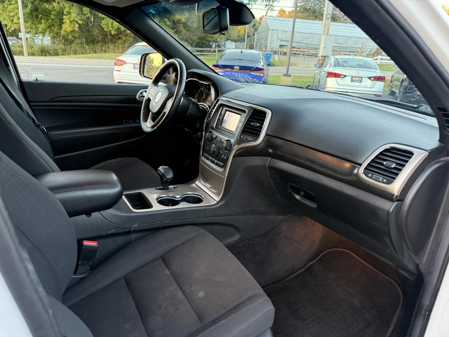 2014 White /Black Jeep Grand Cherokee Laredo 4WD (1C4RJFAG1EC) with an 3.6L V6 DOHC 24V FFV engine, 8-Speed Automatic transmission, located at 11115 Chardon Rd. , Chardon, OH, 44024, (440) 214-9705, 41.580246, -81.241943 - This 2014 Jeep Grand Cherokee Laredo 4WD delivers a great mix of capability, efficiency, and comfort. Powered by the reliable 3.6L Pentastar V6 engine paired with an 8-speed automatic transmission, it offers smooth performance and up to 24 MPG on the highway. With 4WD and a 3,500-pound towing capaci - Photo#39