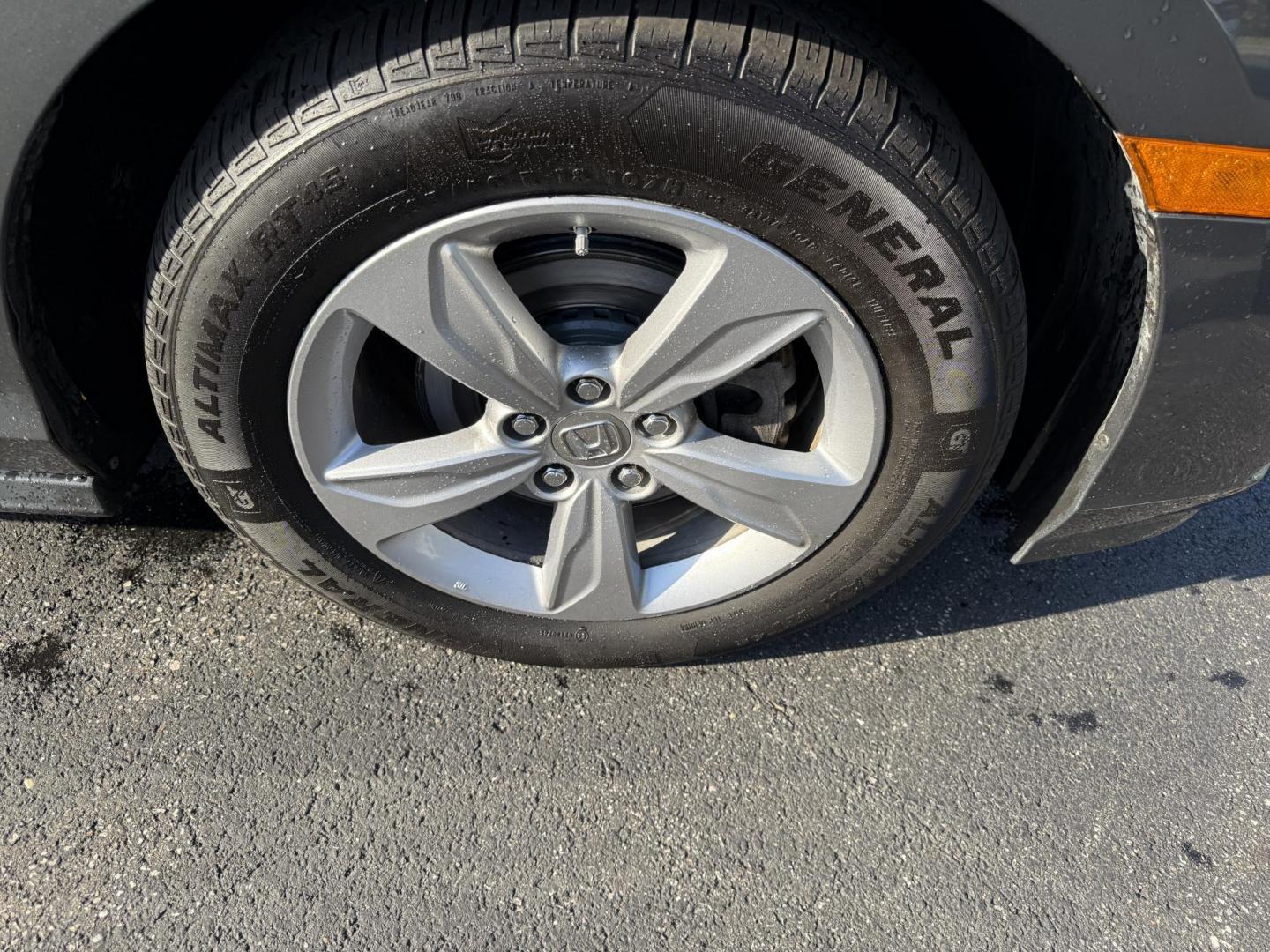 2019 Gray /Tan Honda Odyssey EX (5FNRL6H54KB) with an 3.5L V6 SOHC 24V engine, 9A transmission, located at 11115 Chardon Rd. , Chardon, OH, 44024, (440) 214-9705, 41.580246, -81.241943 - This 2019 Honda Odyssey EX is the ultimate family minivan, combining smart technology, advanced safety, and everyday comfort. Powered by a 3.5L Earth Dreams V6 engine and smooth 9-speed automatic transmission, it delivers up to 28 MPG on the highway for efficient road trips or daily drives. Inside, - Photo#4