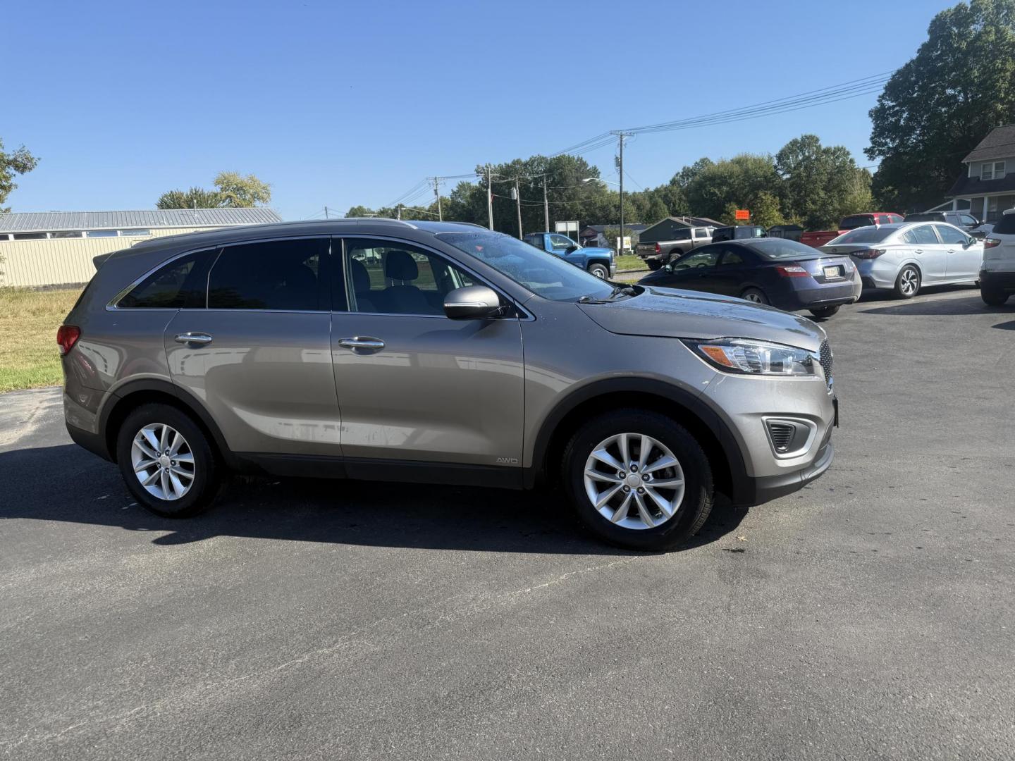 2017 Gray /Black Kia Sorento LX AWD (5XYPGDA32HG) with an 2.4L I4 DOHC 16V engine, 6A transmission, located at 547 E. Main St., Orwell, OH, 44076, (440) 437-5893, 41.535435, -80.847855 - Experience comfort, capability, and advanced technology with this 2017 Kia Sorento LX All-Wheel Drive! Powered by a fuel-efficient 2.4L GDI engine paired with a smooth 6-speed automatic transmission, the Sorento delivers confident performance and up to 25 MPG on the highway. The locking center diffe - Photo#3