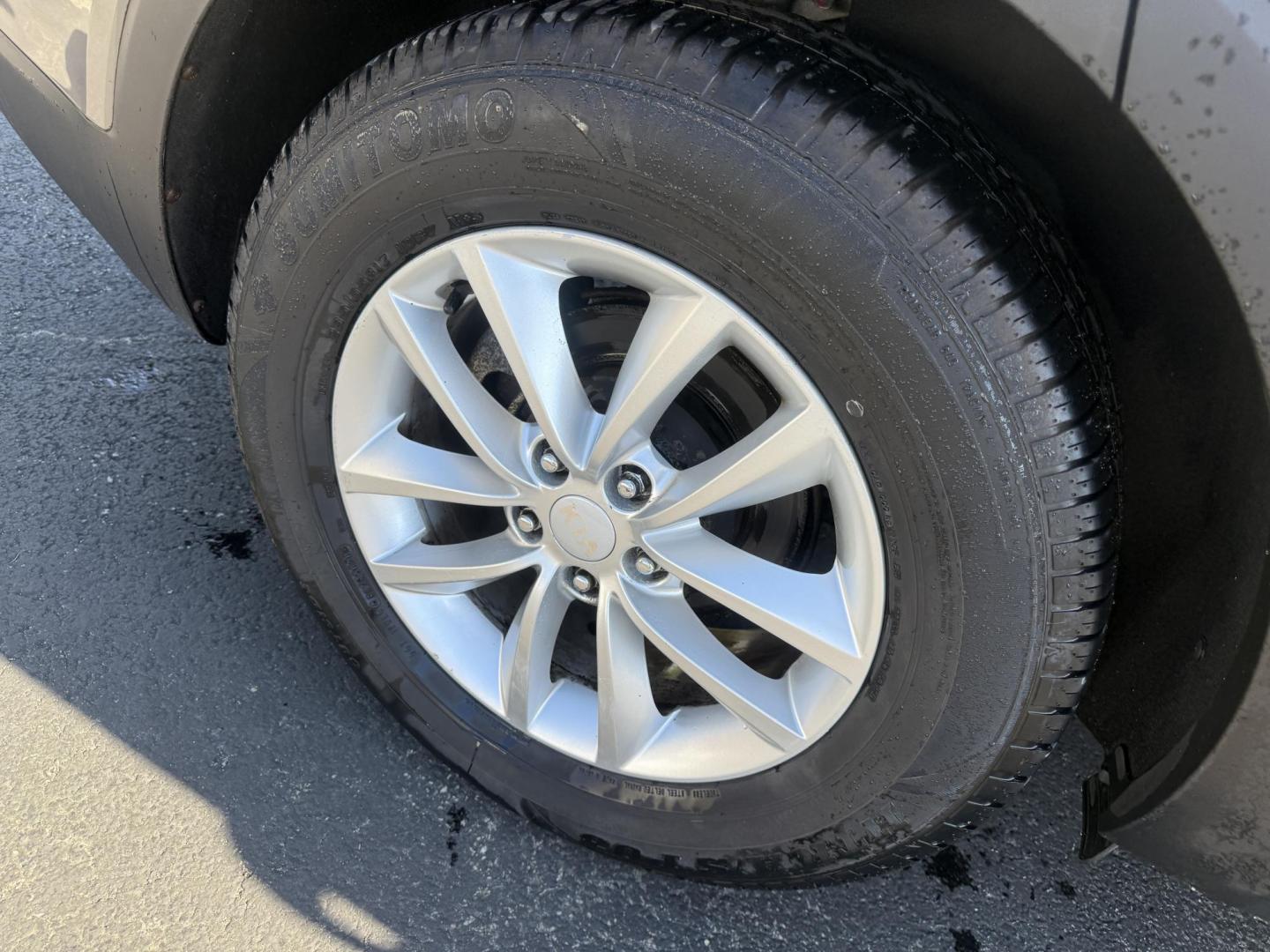 2017 Gray /Black Kia Sorento LX AWD (5XYPGDA32HG) with an 2.4L I4 DOHC 16V engine, 6A transmission, located at 547 E. Main St., Orwell, OH, 44076, (440) 437-5893, 41.535435, -80.847855 - Experience comfort, capability, and advanced technology with this 2017 Kia Sorento LX All-Wheel Drive! Powered by a fuel-efficient 2.4L GDI engine paired with a smooth 6-speed automatic transmission, the Sorento delivers confident performance and up to 25 MPG on the highway. The locking center diffe - Photo#6