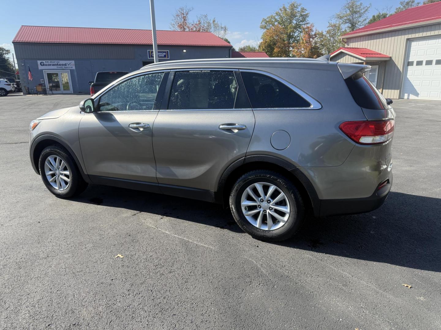 2017 Gray /Black Kia Sorento LX AWD (5XYPGDA32HG) with an 2.4L I4 DOHC 16V engine, 6A transmission, located at 547 E. Main St., Orwell, OH, 44076, (440) 437-5893, 41.535435, -80.847855 - Experience comfort, capability, and advanced technology with this 2017 Kia Sorento LX All-Wheel Drive! Powered by a fuel-efficient 2.4L GDI engine paired with a smooth 6-speed automatic transmission, the Sorento delivers confident performance and up to 25 MPG on the highway. The locking center diffe - Photo#10