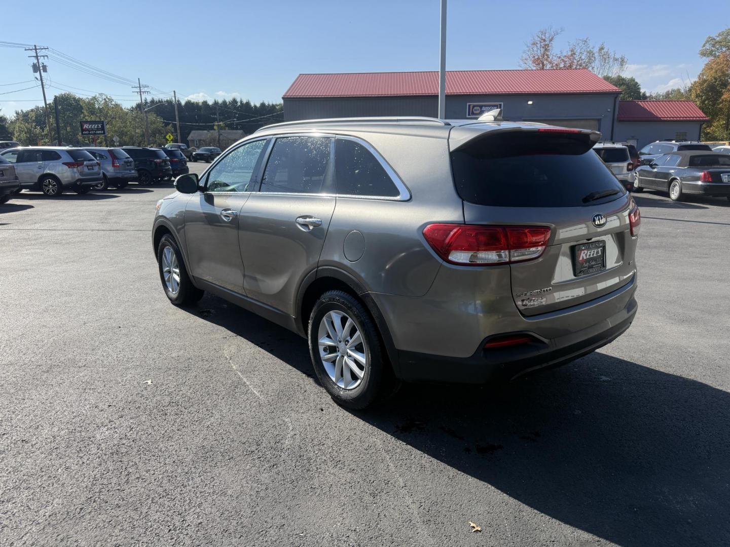 2017 Gray /Black Kia Sorento LX AWD (5XYPGDA32HG) with an 2.4L I4 DOHC 16V engine, 6A transmission, located at 547 E. Main St., Orwell, OH, 44076, (440) 437-5893, 41.535435, -80.847855 - Experience comfort, capability, and advanced technology with this 2017 Kia Sorento LX All-Wheel Drive! Powered by a fuel-efficient 2.4L GDI engine paired with a smooth 6-speed automatic transmission, the Sorento delivers confident performance and up to 25 MPG on the highway. The locking center diffe - Photo#9