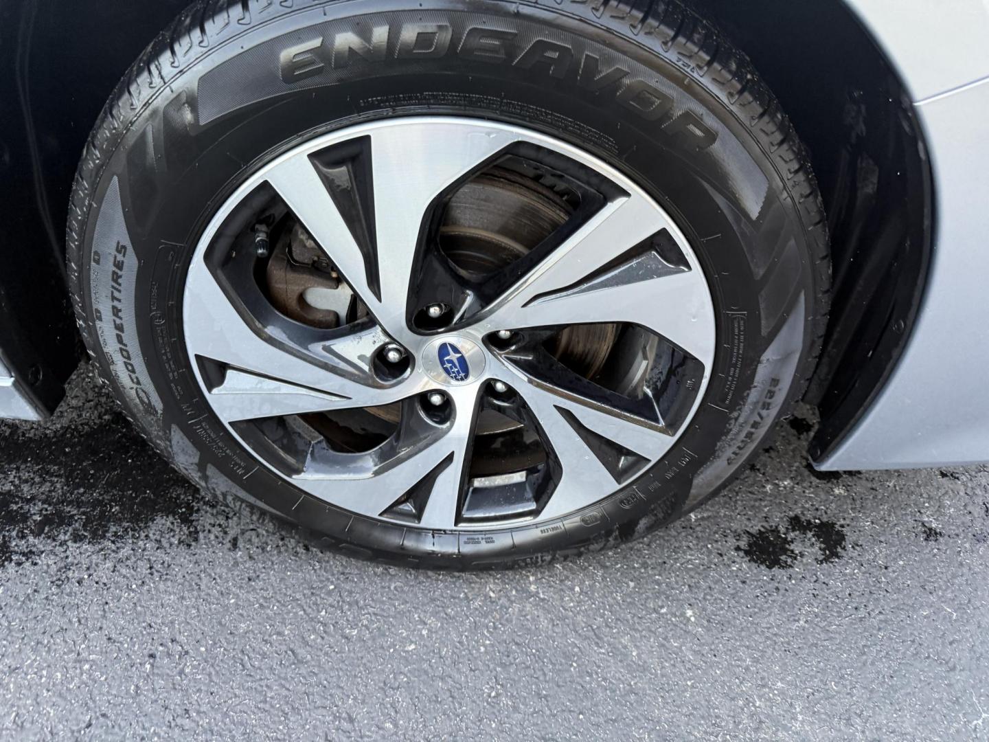 2020 Silver /Black Subaru Legacy Premium (4S3BWAE65L3) with an 2.5L H4 DOHC 16V engine, Automatic transmission, located at 547 E. Main St., Orwell, OH, 44076, (440) 437-5893, 41.535435, -80.847855 - 2020 Subaru Legacy Premium – Advanced Safety, Comfort, and All-Weather Confidence Drive with confidence and style in this well-equipped 2020 Subaru Legacy Premium! Powered by a reliable 2.5L H4 engine and Subaru’s renowned Symmetrical All-Wheel Drive, this sedan delivers excellent traction in a - Photo#4