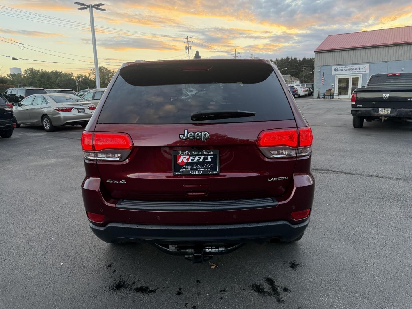 2018 Red /Black Jeep Grand Cherokee Laredo E 4WD (1C4RJFAG9JC) with an 3.6L V6 DOHC 24V engine, 8A transmission, located at 547 E. Main St., Orwell, OH, 44076, (440) 437-5893, 41.535435, -80.847855 - 2018 Jeep Grand Cherokee Laredo E – Trail Ready, Tech Loaded, and Built to Impress! Experience legendary Jeep capability and premium comfort with this 2018 Grand Cherokee Laredo E. Featuring the powerful and reliable 3.6L Pentastar V6 paired with an 8-speed automatic transmission, this SUV deliv - Photo#9
