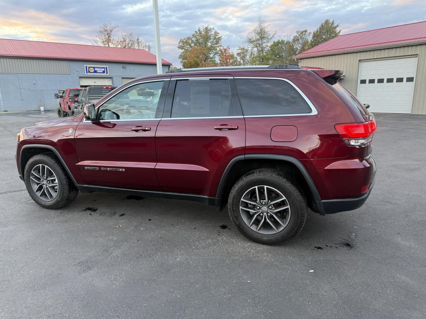 2018 Red /Black Jeep Grand Cherokee Laredo E 4WD (1C4RJFAG9JC) with an 3.6L V6 DOHC 24V engine, 8A transmission, located at 547 E. Main St., Orwell, OH, 44076, (440) 437-5893, 41.535435, -80.847855 - 2018 Jeep Grand Cherokee Laredo E – Trail Ready, Tech Loaded, and Built to Impress! Experience legendary Jeep capability and premium comfort with this 2018 Grand Cherokee Laredo E. Featuring the powerful and reliable 3.6L Pentastar V6 paired with an 8-speed automatic transmission, this SUV deliv - Photo#11