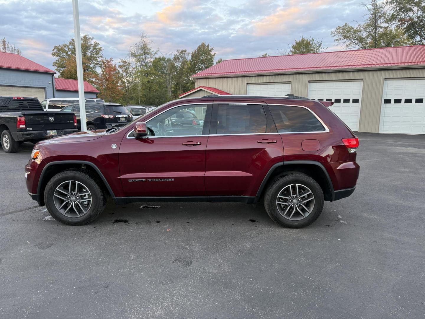 2018 Red /Black Jeep Grand Cherokee Laredo E 4WD (1C4RJFAG9JC) with an 3.6L V6 DOHC 24V engine, 8A transmission, located at 547 E. Main St., Orwell, OH, 44076, (440) 437-5893, 41.535435, -80.847855 - 2018 Jeep Grand Cherokee Laredo E – Trail Ready, Tech Loaded, and Built to Impress! Experience legendary Jeep capability and premium comfort with this 2018 Grand Cherokee Laredo E. Featuring the powerful and reliable 3.6L Pentastar V6 paired with an 8-speed automatic transmission, this SUV deliv - Photo#13