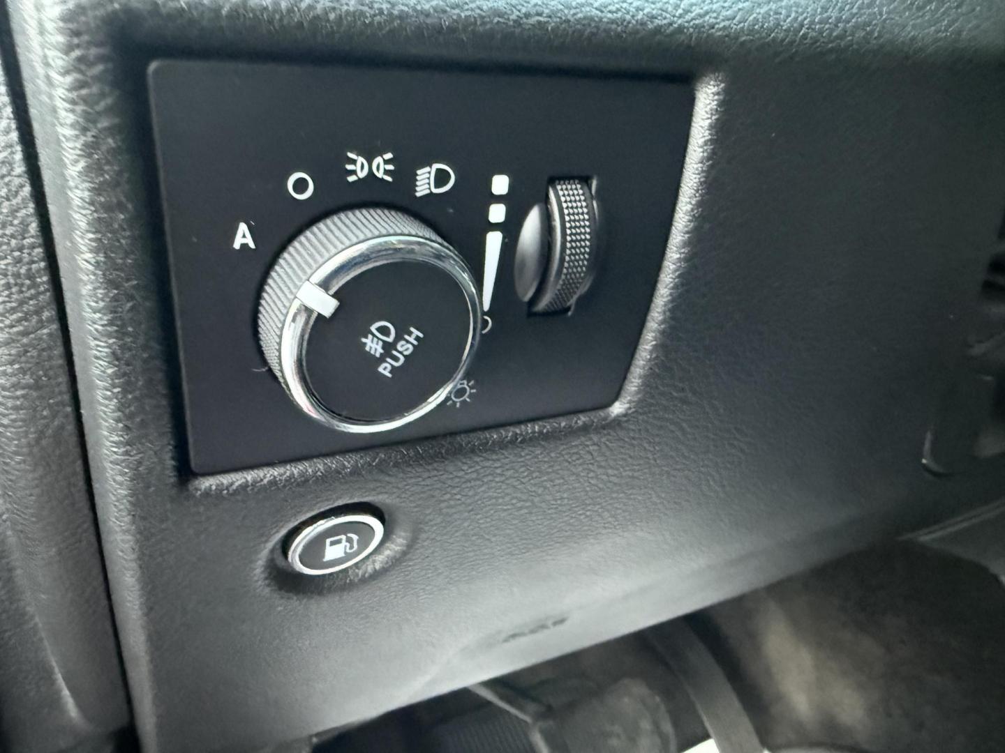 2018 Red /Black Jeep Grand Cherokee Laredo E 4WD (1C4RJFAG9JC) with an 3.6L V6 DOHC 24V engine, 8A transmission, located at 547 E. Main St., Orwell, OH, 44076, (440) 437-5893, 41.535435, -80.847855 - 2018 Jeep Grand Cherokee Laredo E – Trail Ready, Tech Loaded, and Built to Impress! Experience legendary Jeep capability and premium comfort with this 2018 Grand Cherokee Laredo E. Featuring the powerful and reliable 3.6L Pentastar V6 paired with an 8-speed automatic transmission, this SUV deliv - Photo#21