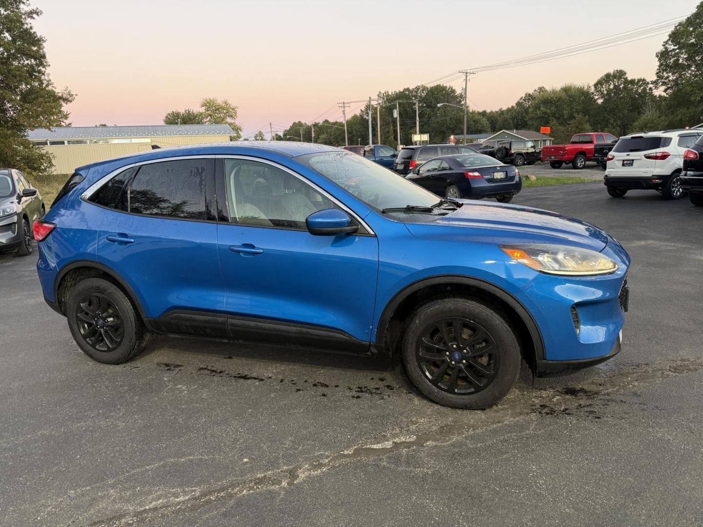 2020 Blue /Gray Ford Escape SE AWD (1FMCU9G62LU) with an 1.5L I3 DOHC 16V TURBO engine, 8-Speed Automatic transmission, located at 547 E. Main St., Orwell, OH, 44076, (440) 437-5893, 41.535435, -80.847855 - 2020 Ford Escape SE 4WD – Modern Style, Smart Technology, Unmatched Versatility Elevate your drive with this 2020 Ford Escape SE 4WD, a perfect blend of style, comfort, and cutting-edge technology. Enjoy the efficiency and power of its turbocharged engine and 8-speed automatic transmission, deliv - Photo#3