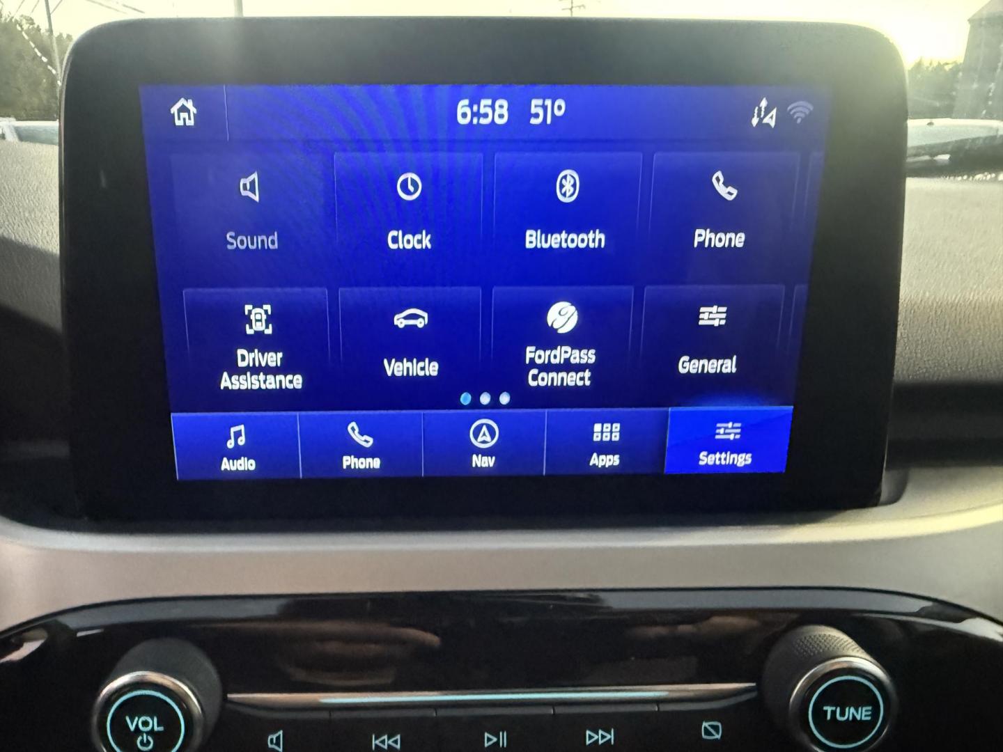 2020 Blue /Gray Ford Escape SE AWD (1FMCU9G62LU) with an 1.5L I3 DOHC 16V TURBO engine, 8-Speed Automatic transmission, located at 547 E. Main St., Orwell, OH, 44076, (440) 437-5893, 41.535435, -80.847855 - 2020 Ford Escape SE 4WD – Modern Style, Smart Technology, Unmatched Versatility Elevate your drive with this 2020 Ford Escape SE 4WD, a perfect blend of style, comfort, and cutting-edge technology. Enjoy the efficiency and power of its turbocharged engine and 8-speed automatic transmission, deliv - Photo#25