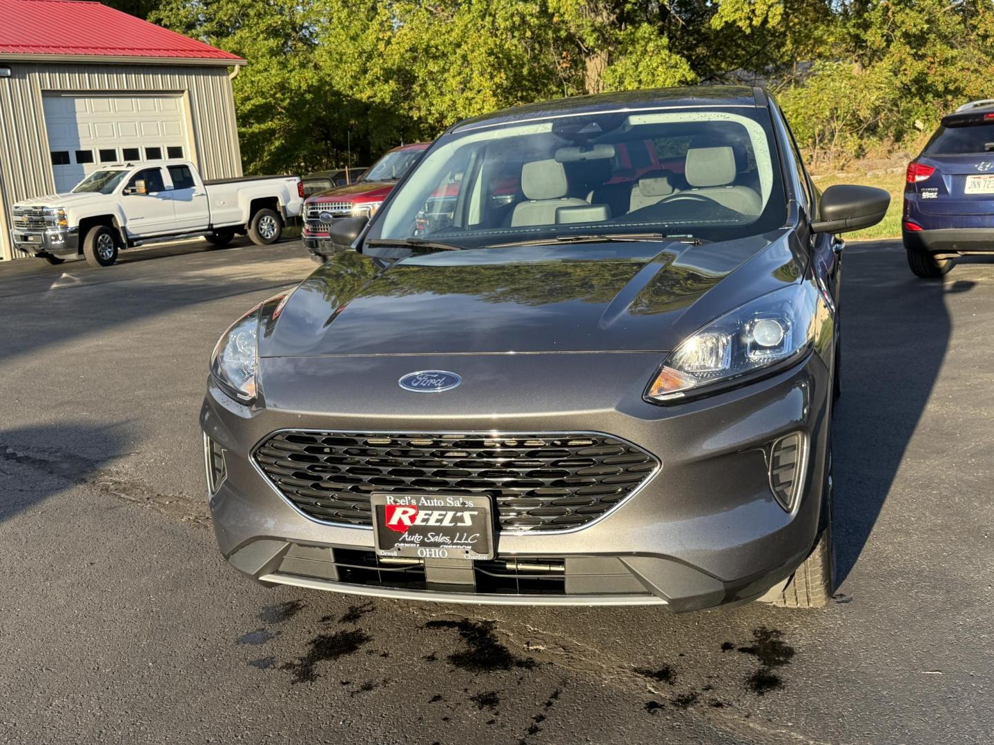 2022 Gray /Gray Ford Escape SE AWD (1FMCU9G6XNU) with an 1.5L I3 DOHC 16V TURBO engine, 8-Speed Automatic transmission, located at 547 E. Main St., Orwell, OH, 44076, (440) 437-5893, 41.535435, -80.847855 - Experience modern versatility and comfort with this 2022 Ford Escape SE 4WD. Powered by an efficient turbocharged EcoBoost engine and 8-speed automatic transmission, this SUV offers impressive fuel economy—up to 31 MPG on the highway. The well-equipped interior features heated front seats, a heate - Photo#1