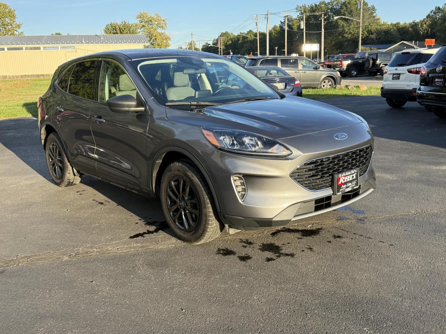 2022 Gray /Gray Ford Escape SE AWD (1FMCU9G6XNU) with an 1.5L I3 DOHC 16V TURBO engine, 8-Speed Automatic transmission, located at 547 E. Main St., Orwell, OH, 44076, (440) 437-5893, 41.535435, -80.847855 - Experience modern versatility and comfort with this 2022 Ford Escape SE 4WD. Powered by an efficient turbocharged EcoBoost engine and 8-speed automatic transmission, this SUV offers impressive fuel economy—up to 31 MPG on the highway. The well-equipped interior features heated front seats, a heate - Photo#2
